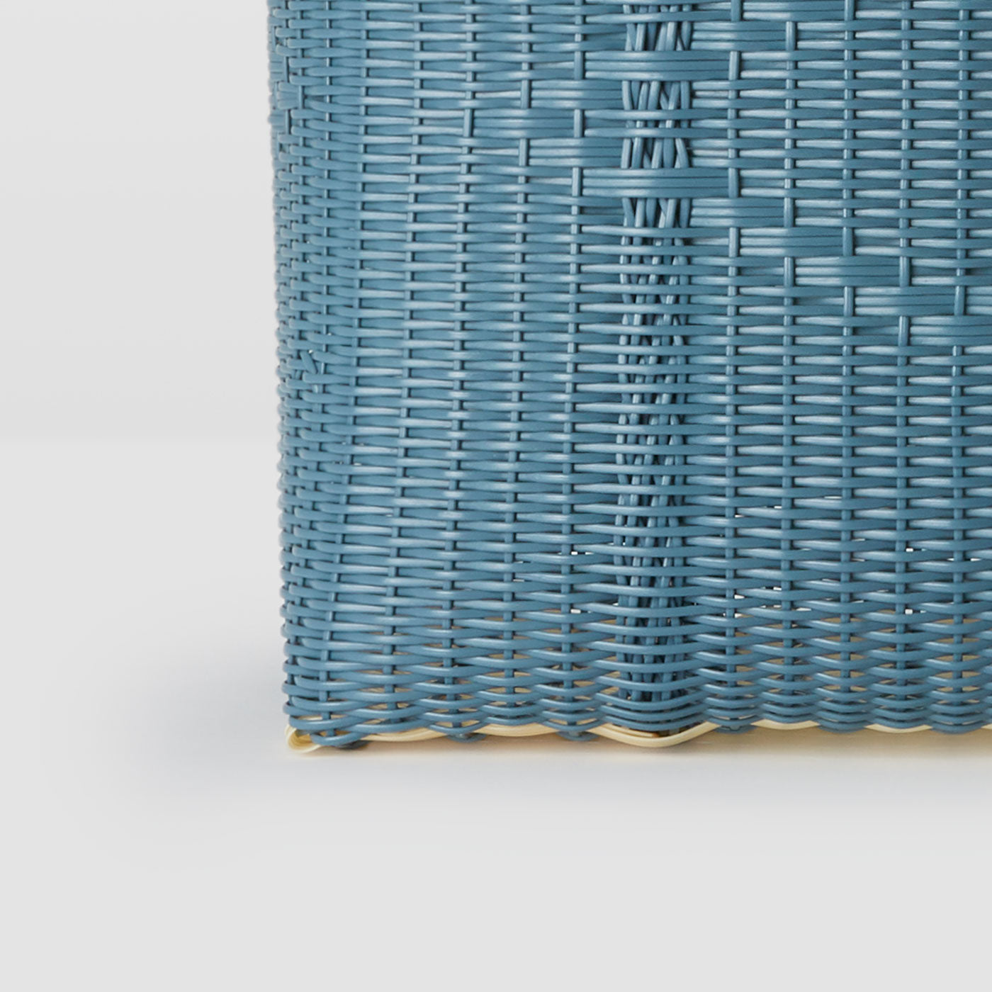 Basket Tote Medium in Paloblue