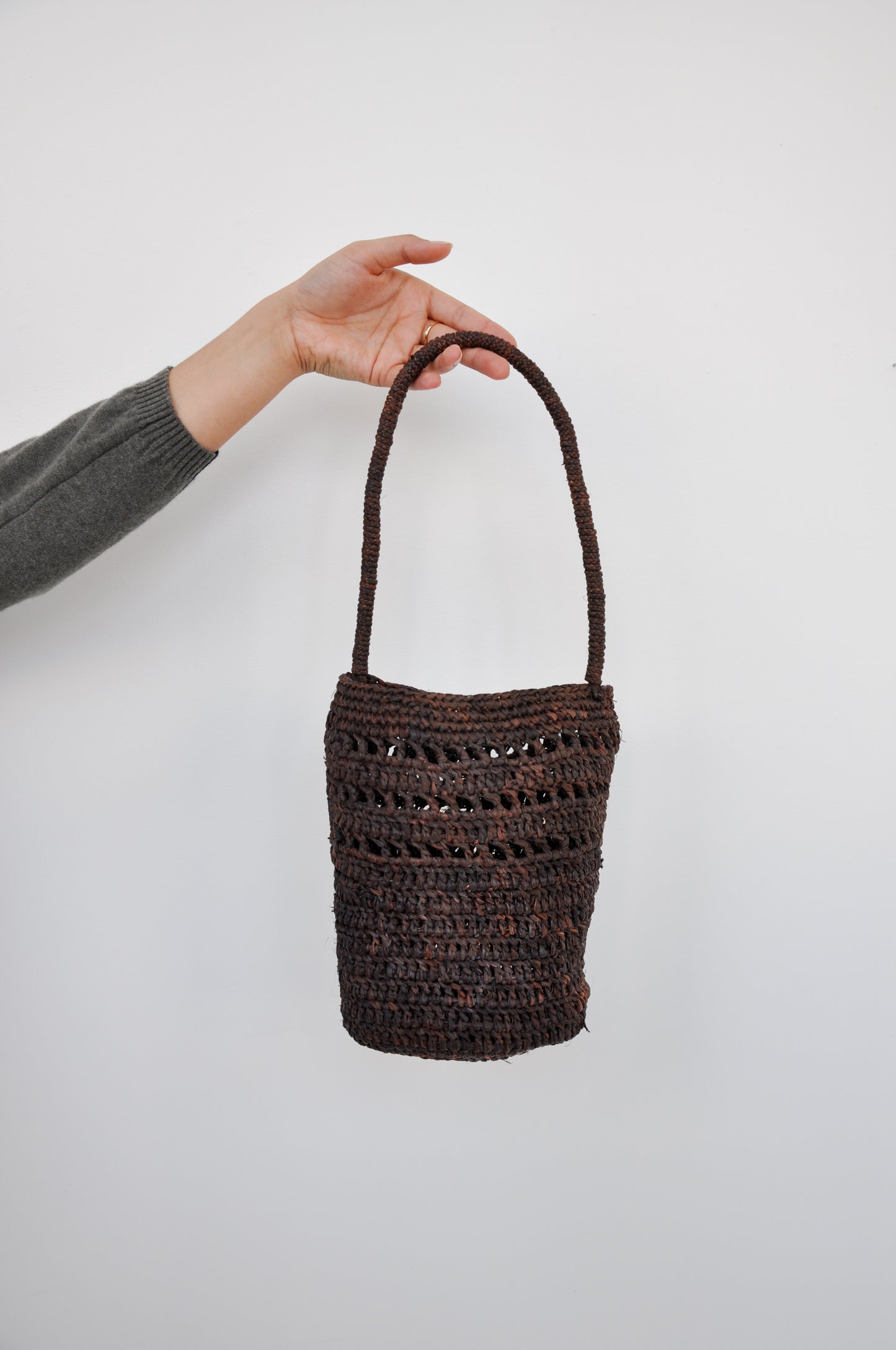 Bucket-Net With Handle in Mid Brown