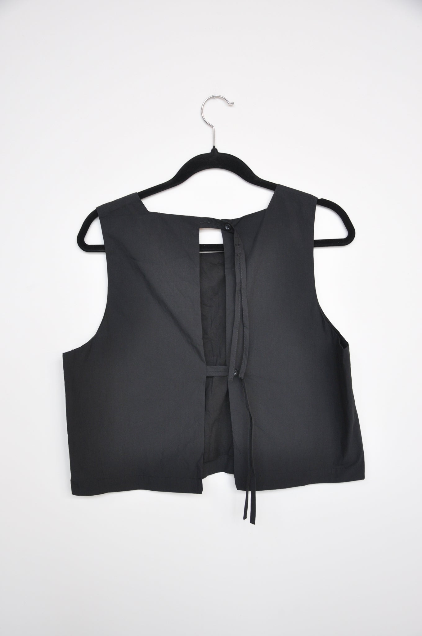 Alpha60 Cropped Tank Top -black