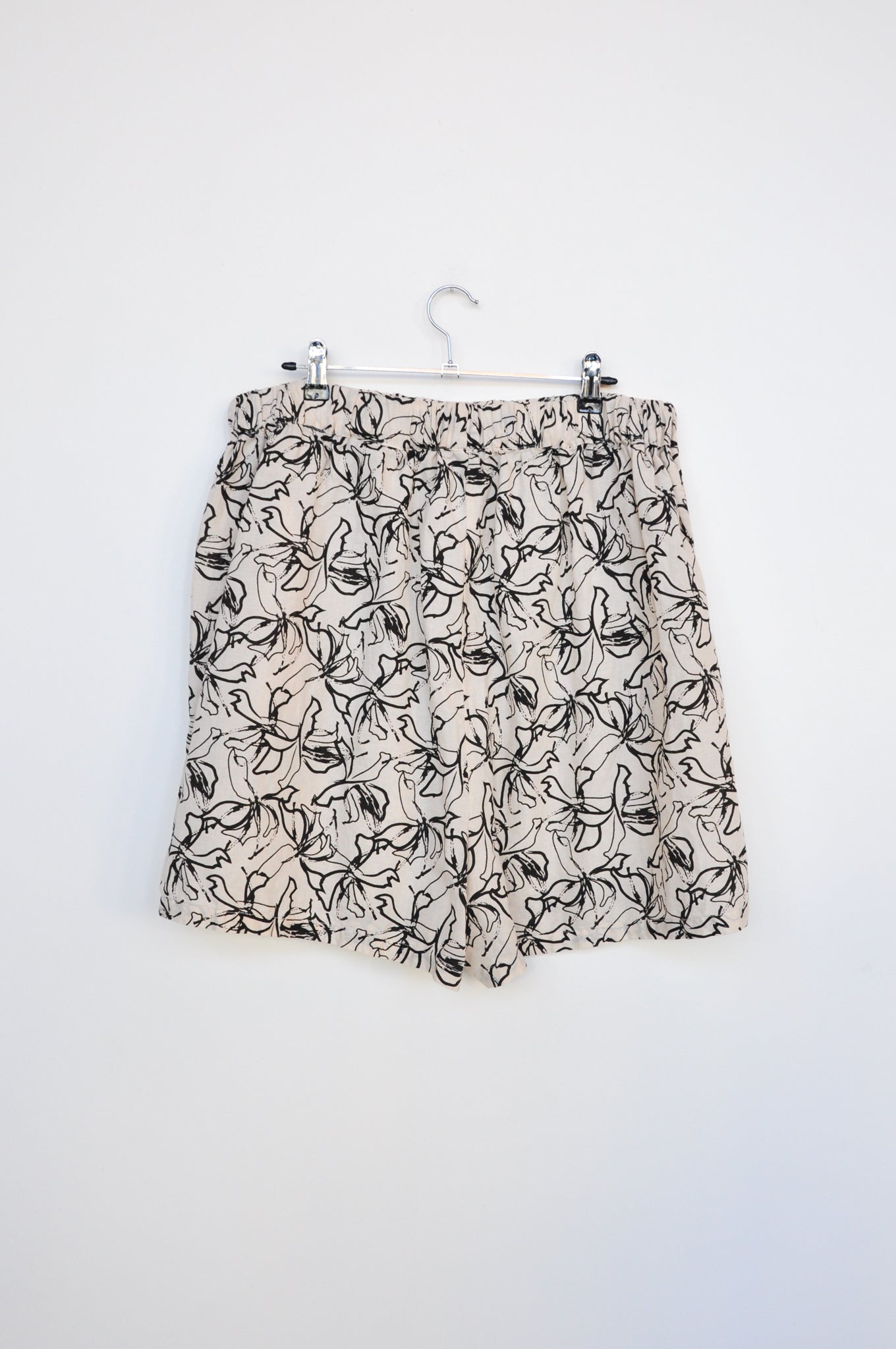 Miann & Co Linen Shorts - Cream / Black Floral