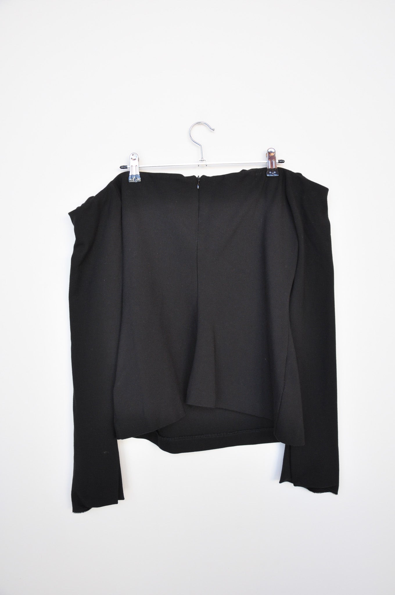 Harris Tapper Off-The-Shoulder Top - Black