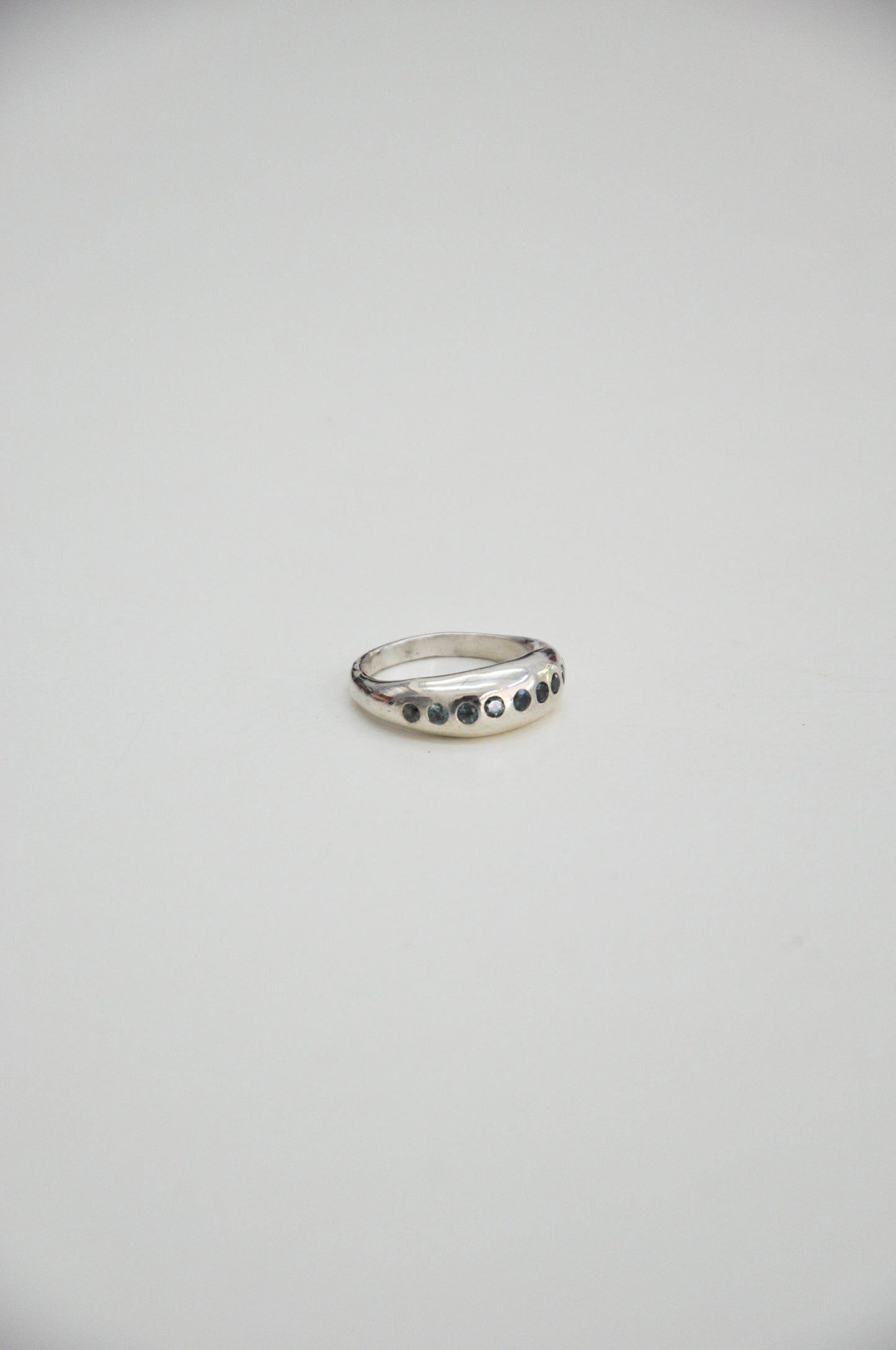 Nuque Ring with Teal Sapphires in Silver