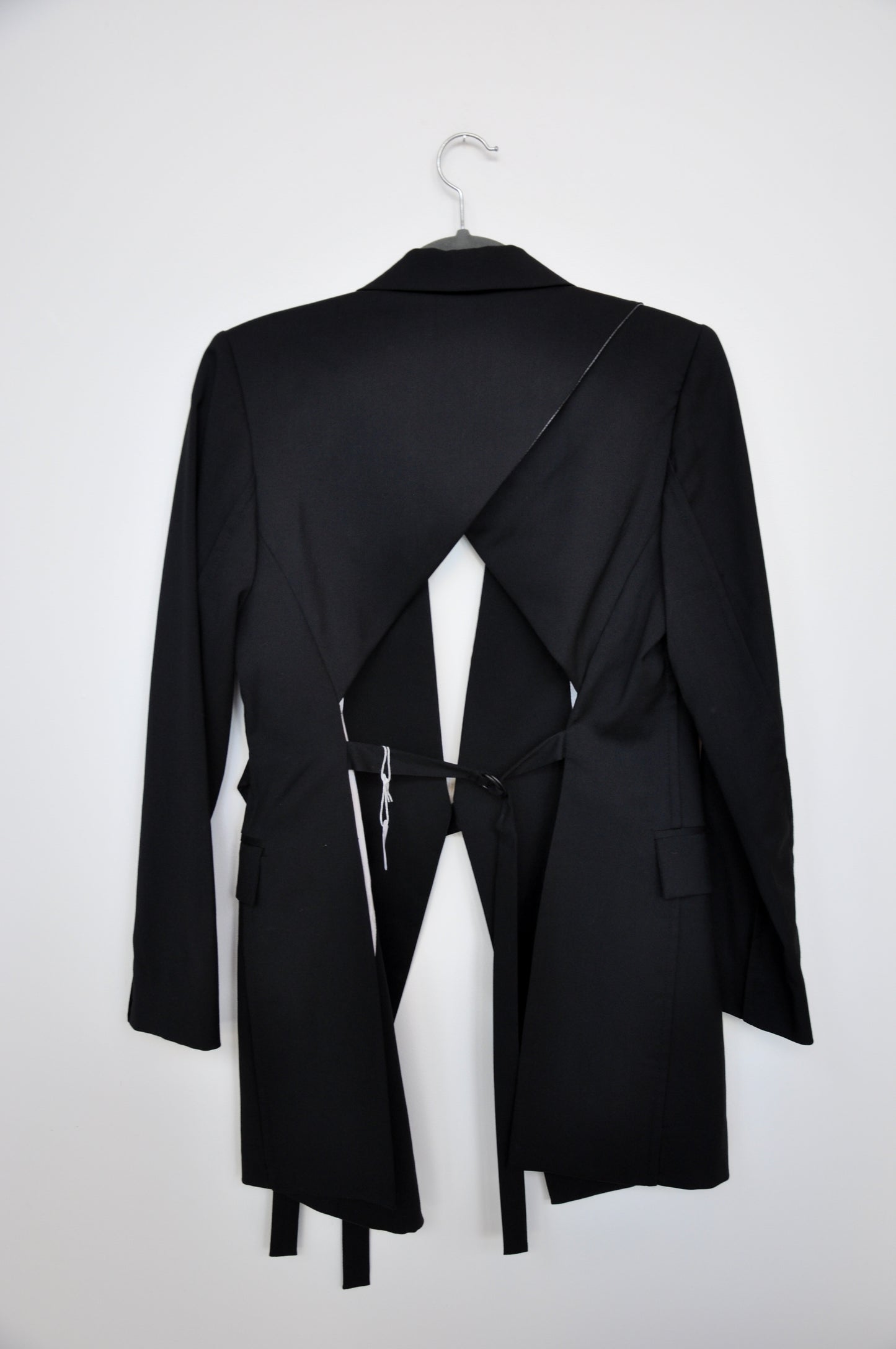 Symetria Backless Blazer - black