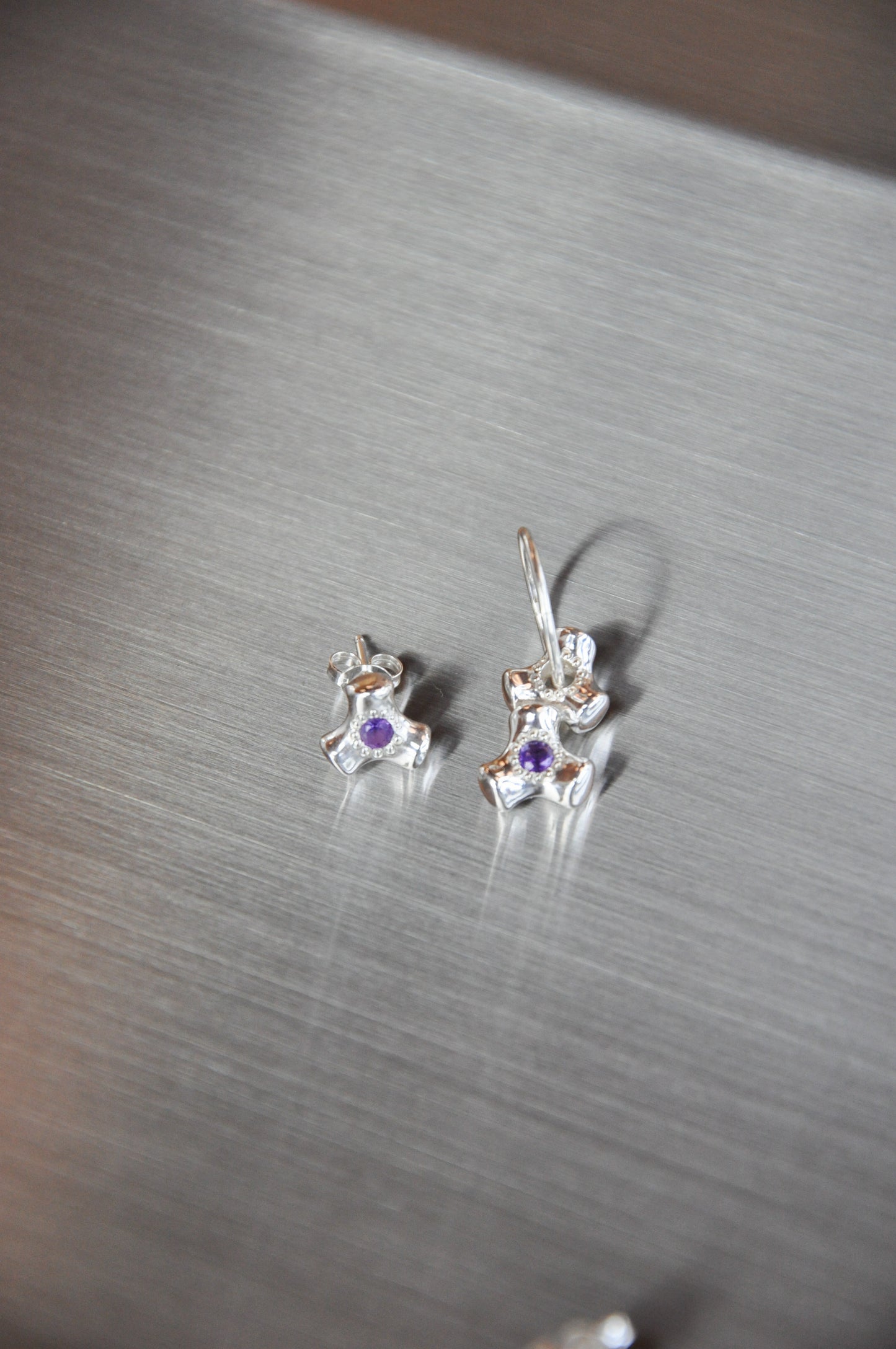Knuckle Single Stud in Amethyst