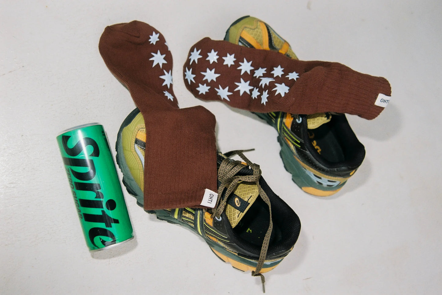 Grip Socks in Brown & Baby Blue Star