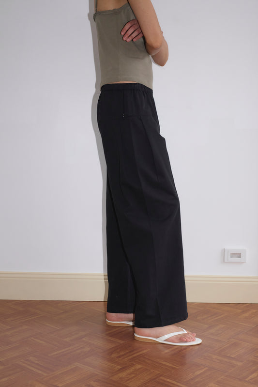 Pleat Pant in Black
