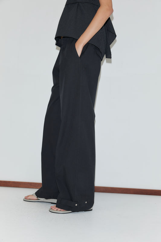 Snap Tab Pant in Black