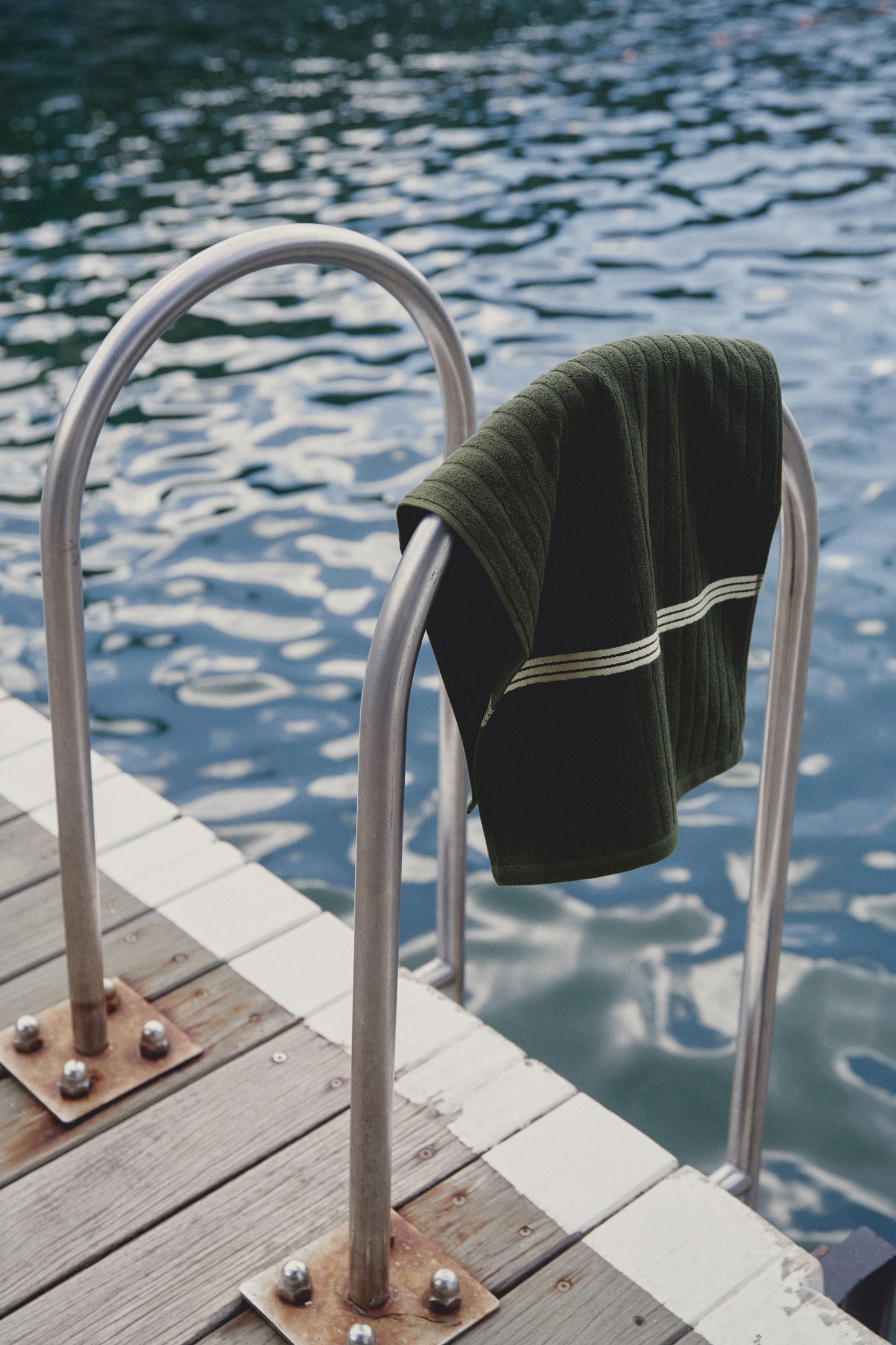 Emerald Hand Towel in Moss