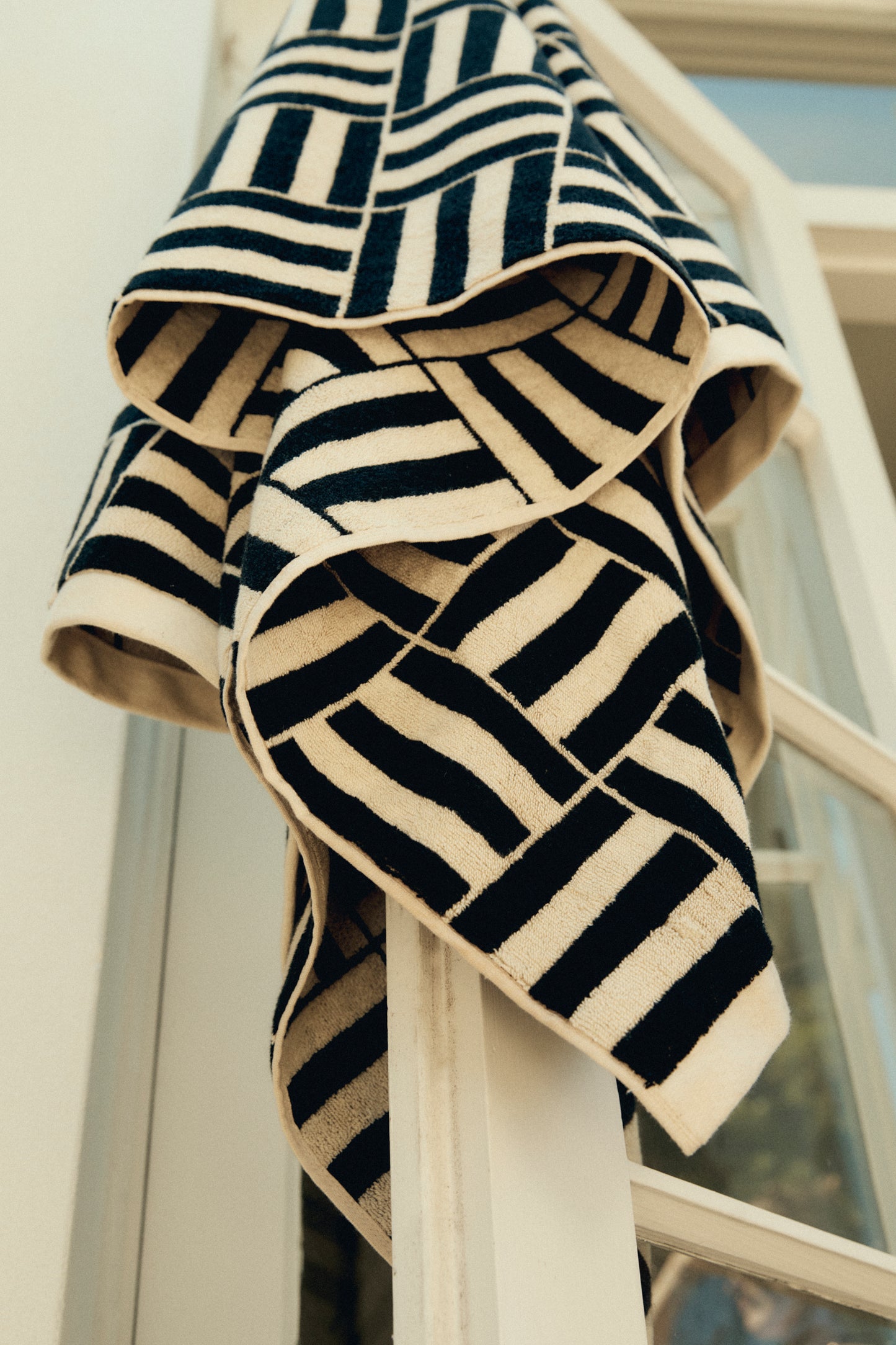 Willis Pool Towel in Sand & Noir