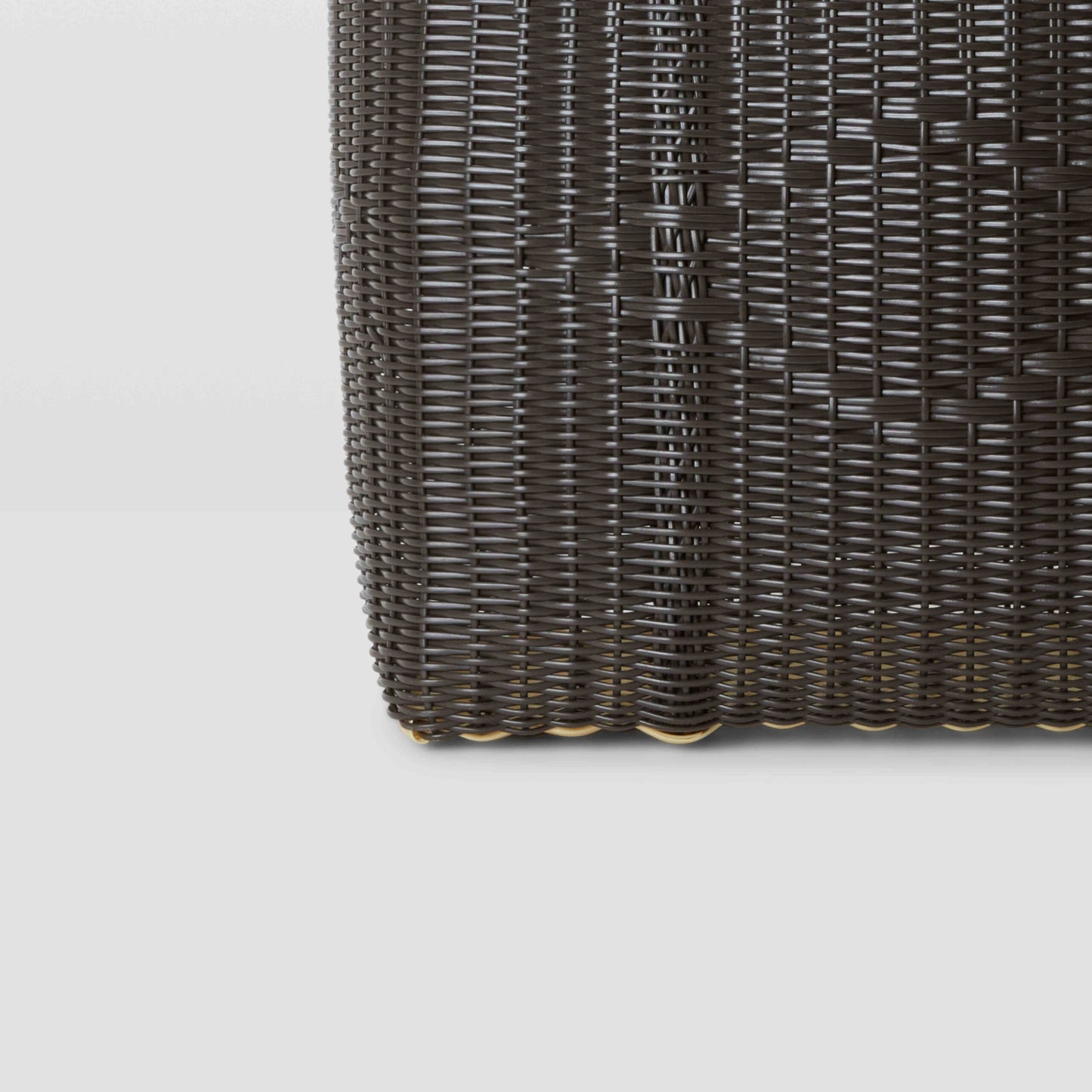 Basket Tote Medium in Midnight Brown