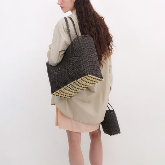 Basket Tote Medium in Midnight Brown