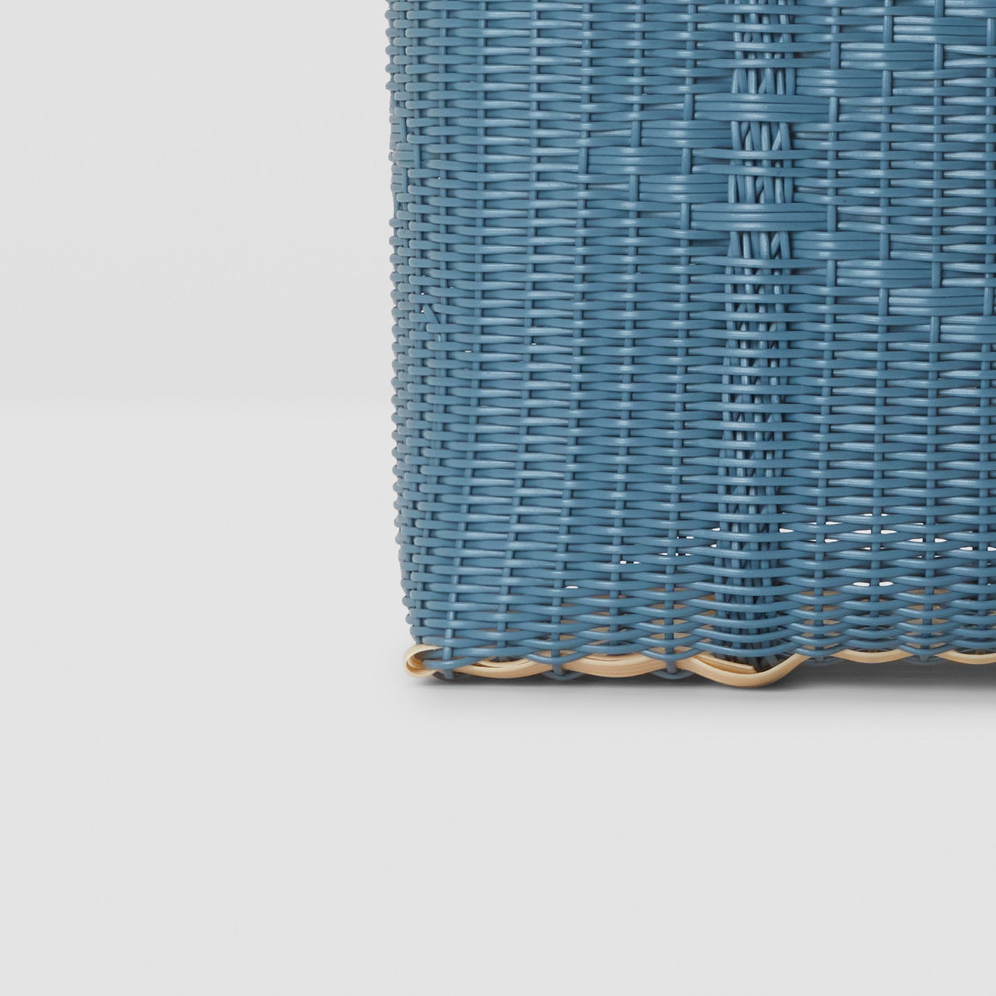 Basket Tote Small in Paloblue