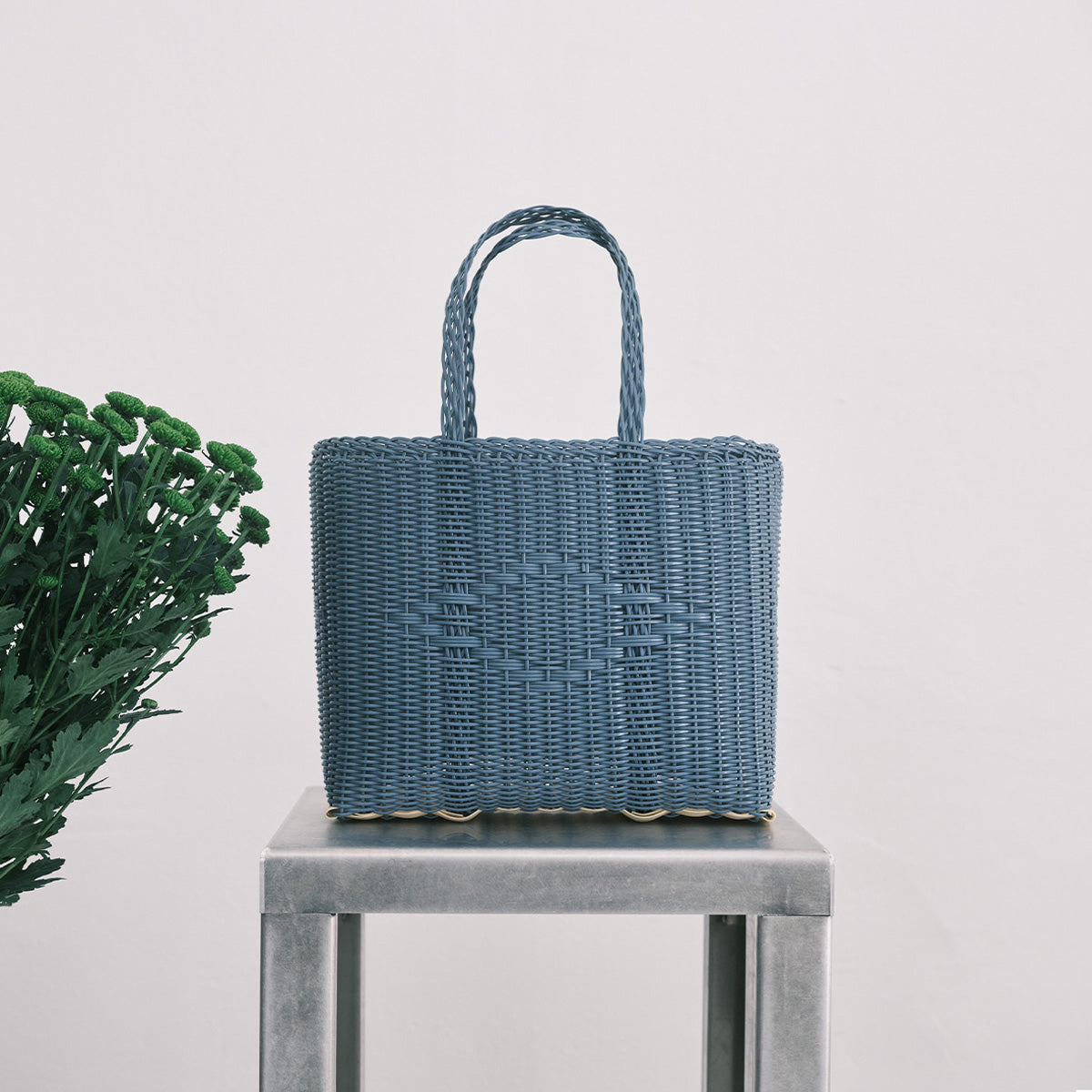 Basket Tote Small in Paloblue