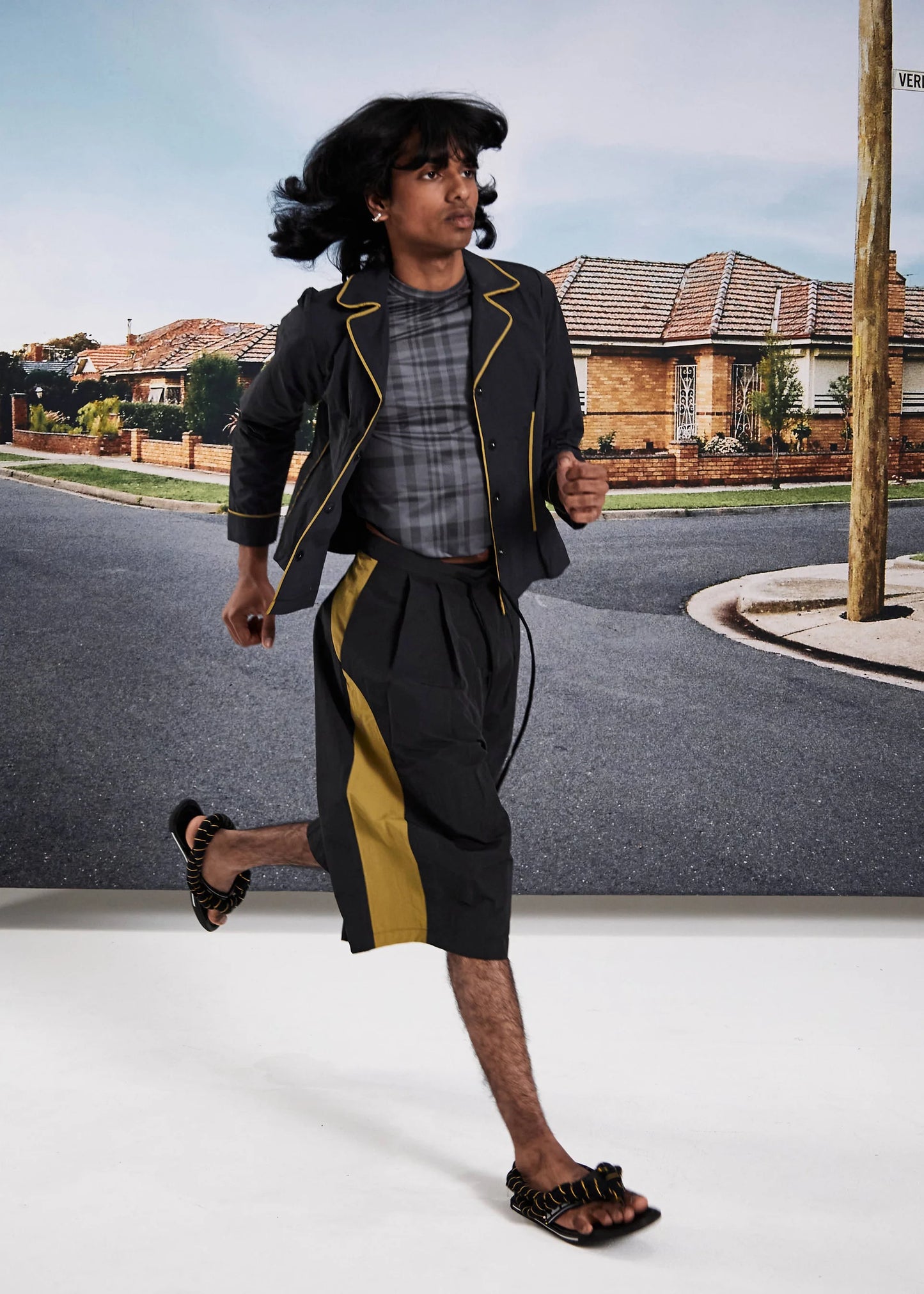 Contrast Short in Black & Khaki