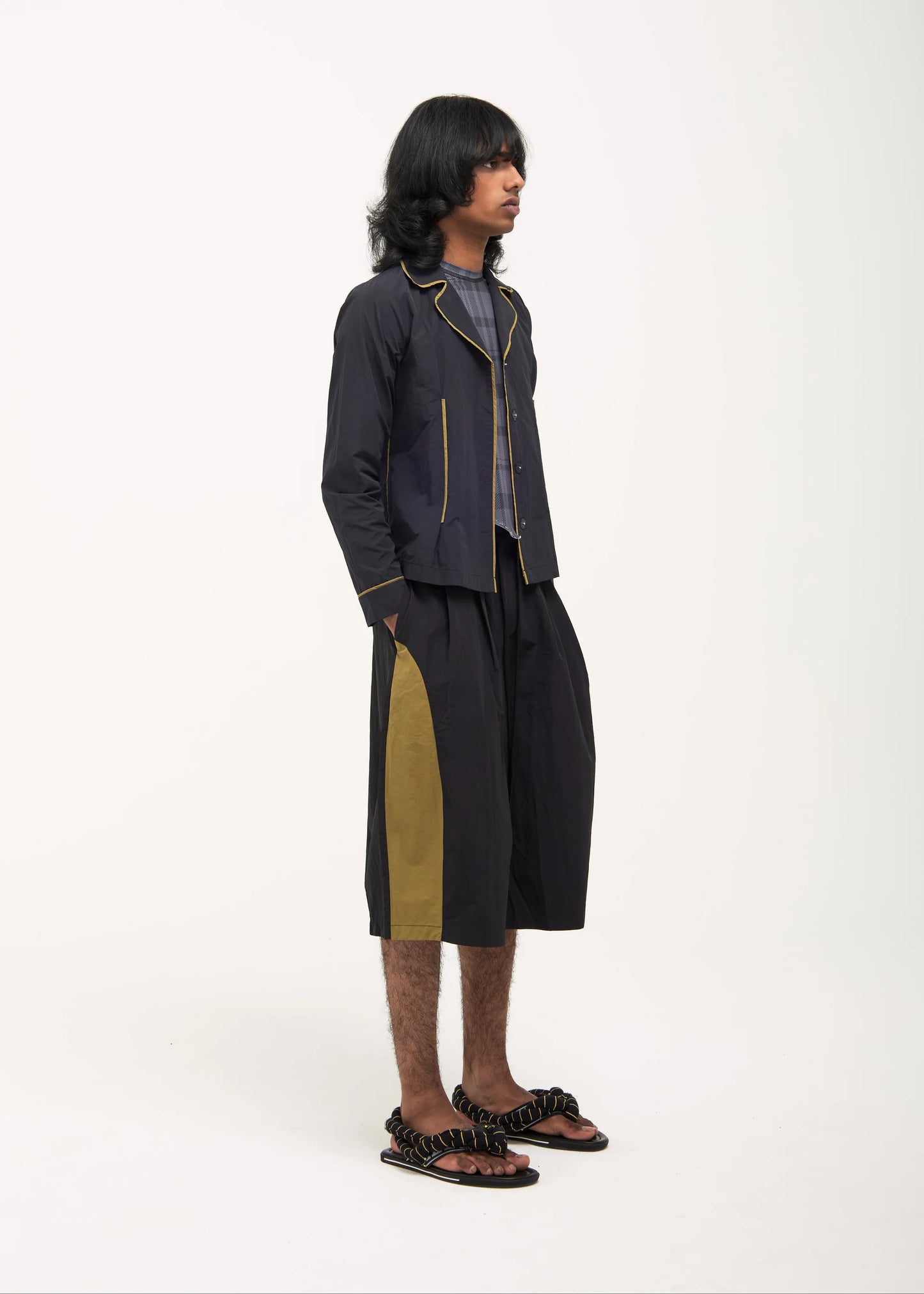 Contrast Short in Black & Khaki