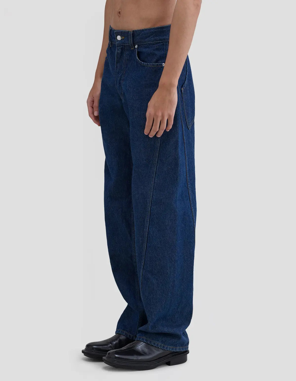 Bend Jean in Indigo