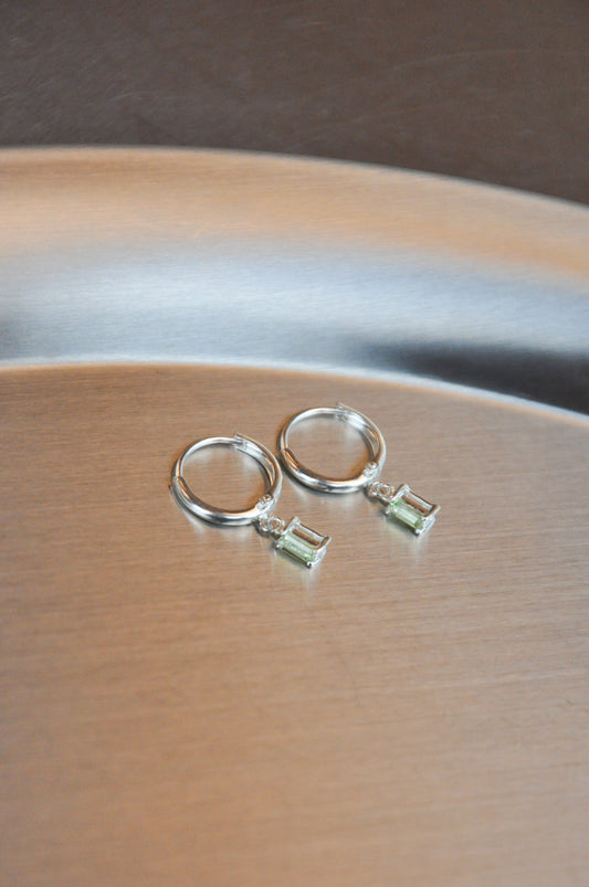Scar Huggies in Silver & Peridot