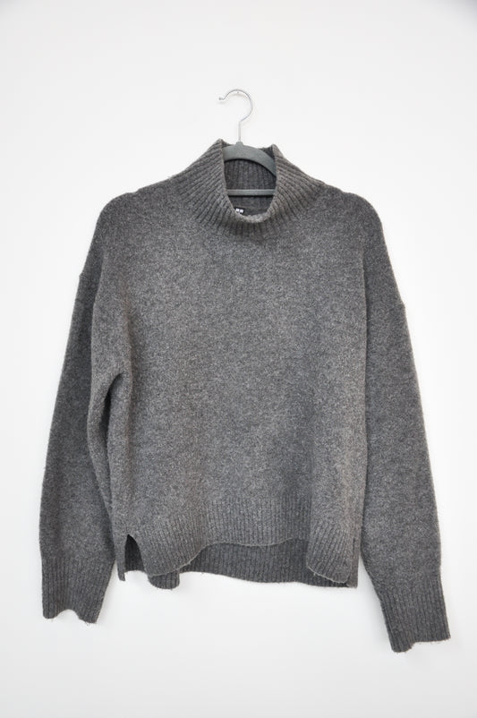 Uniqlo Turtleneck Jumper - grey