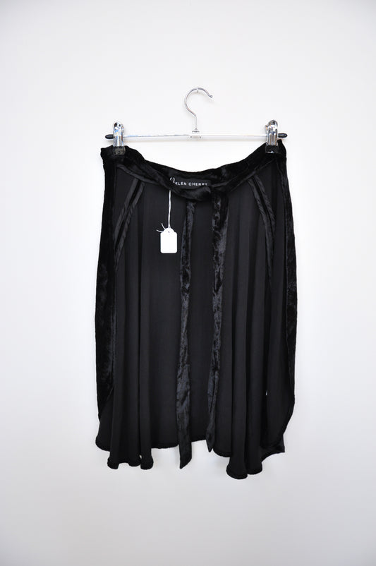 Helen Cherry Velvet Apron - black