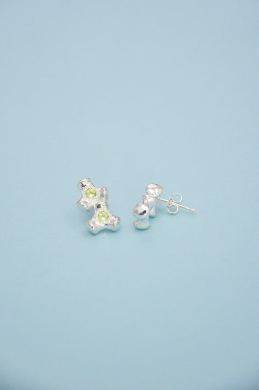 Double Knuckle Single Stud in Peridot