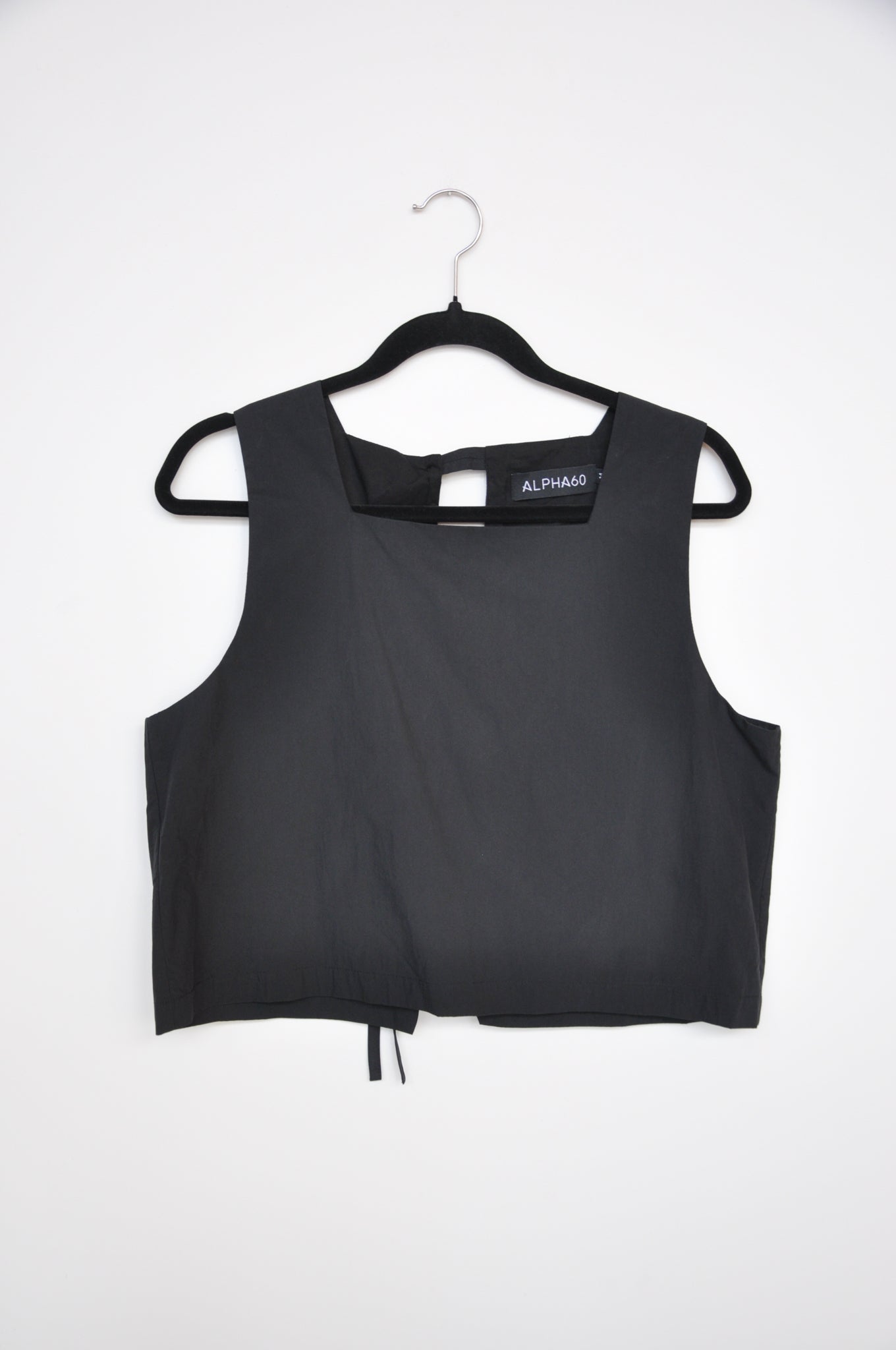 Alpha60 Cropped Tank Top -black