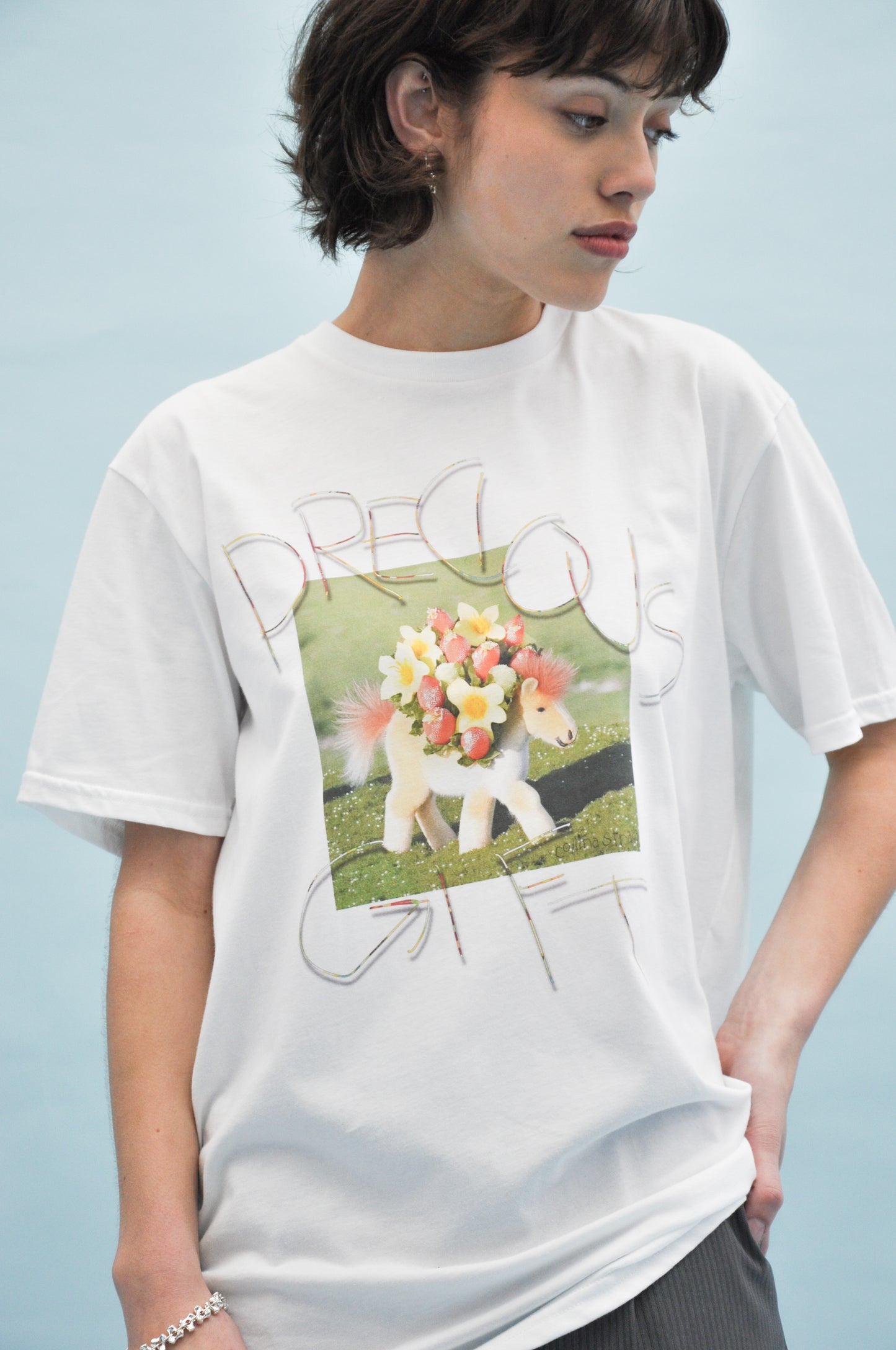 Graphic Tee in Precious Gift