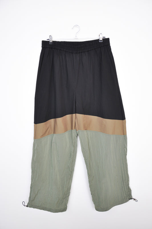 Wynn Hamlyn Chevron Track Pants -khaki/black