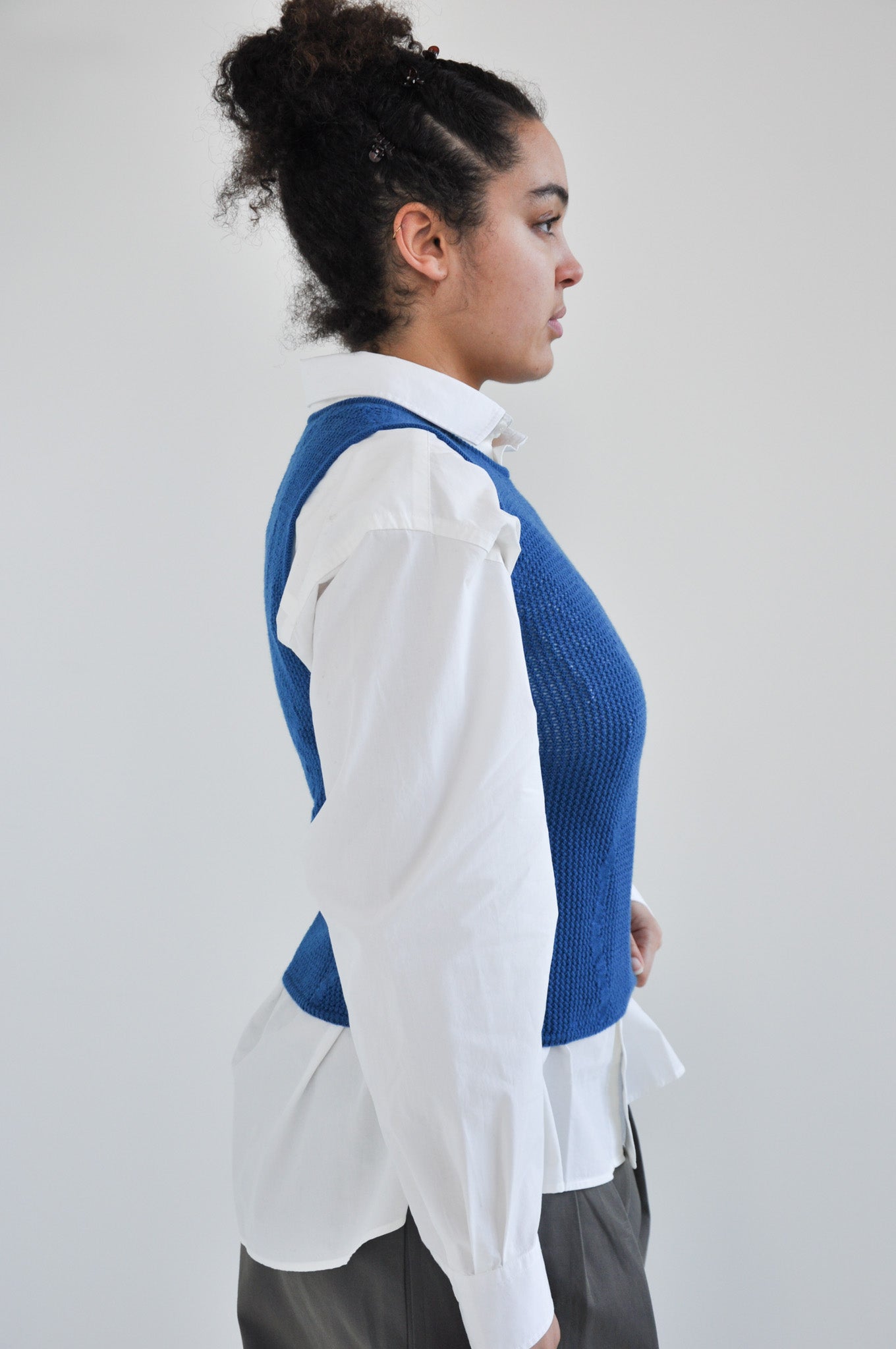 Slow Mesh Knit Fitted Vest in Bright Blue