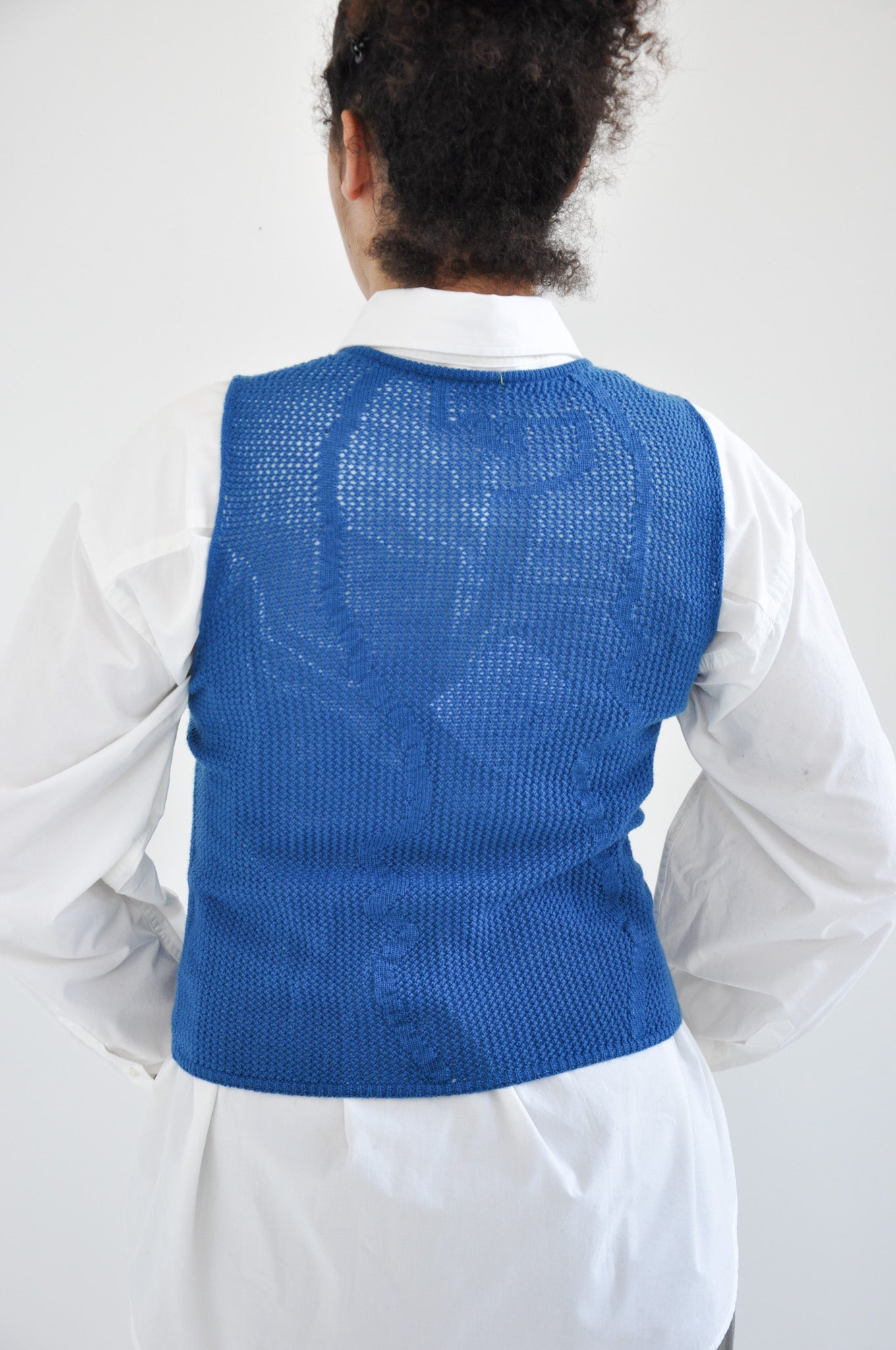 Slow Mesh Knit Fitted Vest in Bright Blue