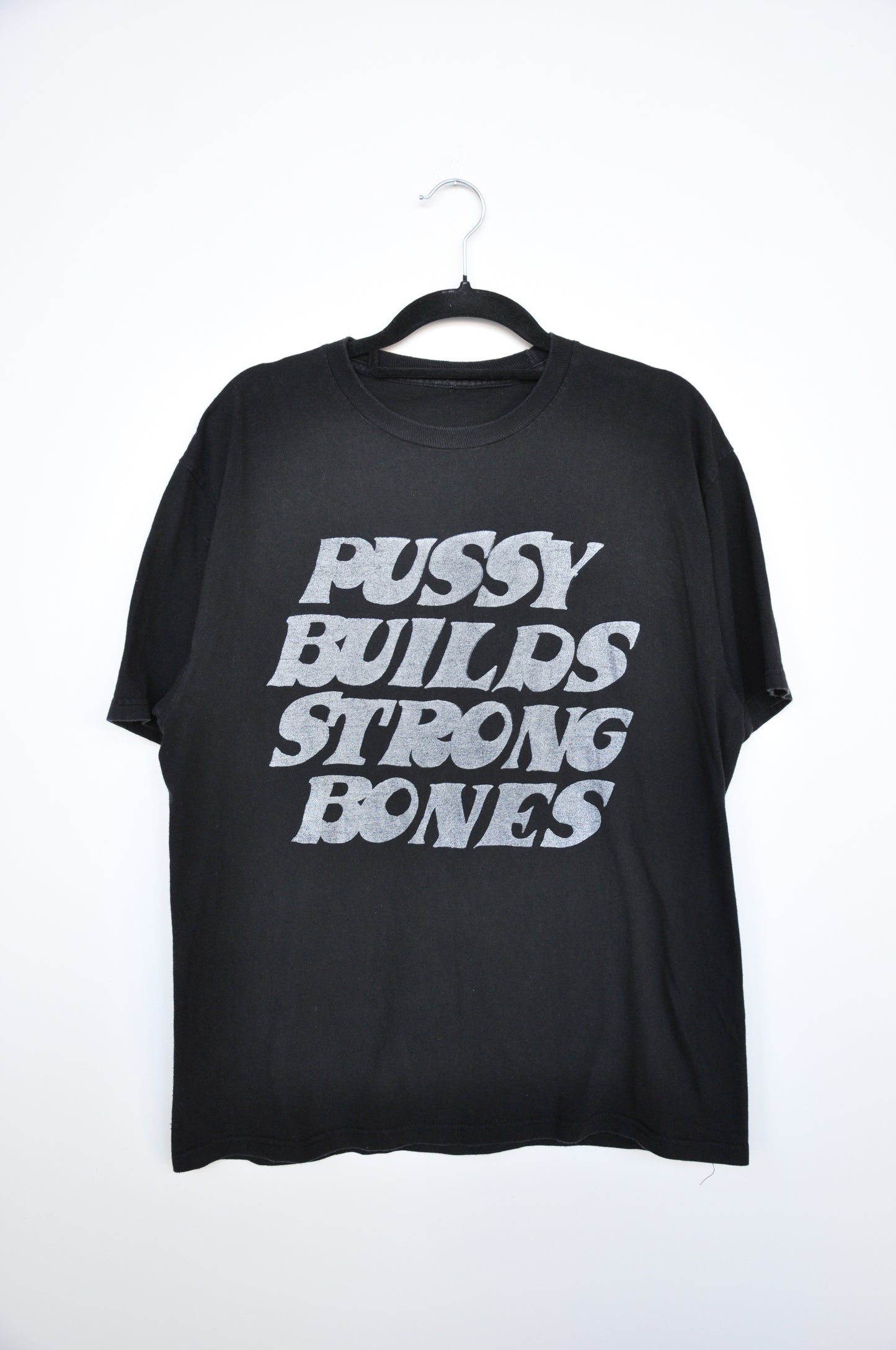 'Pussy Builds Strong Bones' Tee - black/white