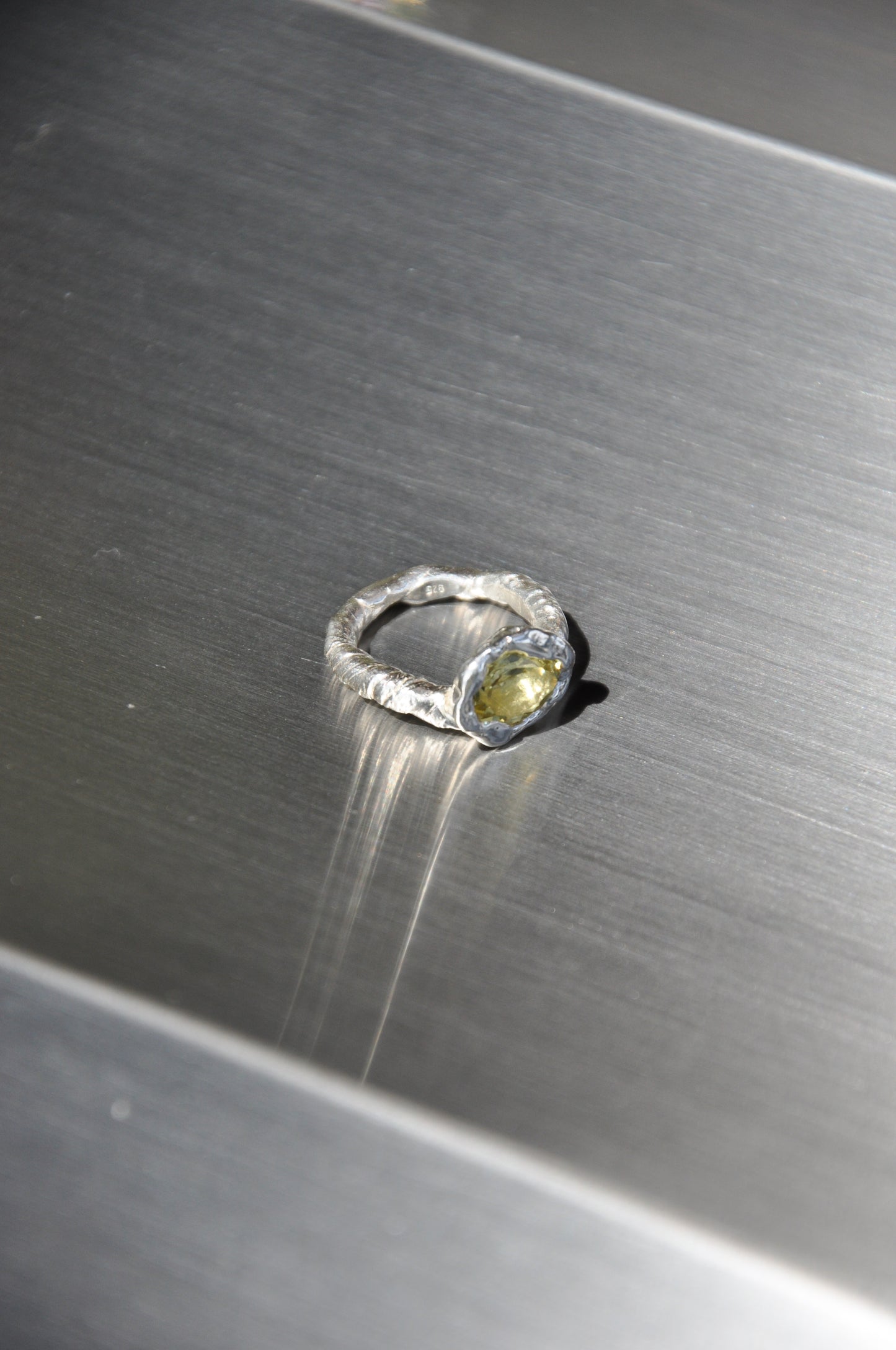 Lemon Quartz ring in Silver