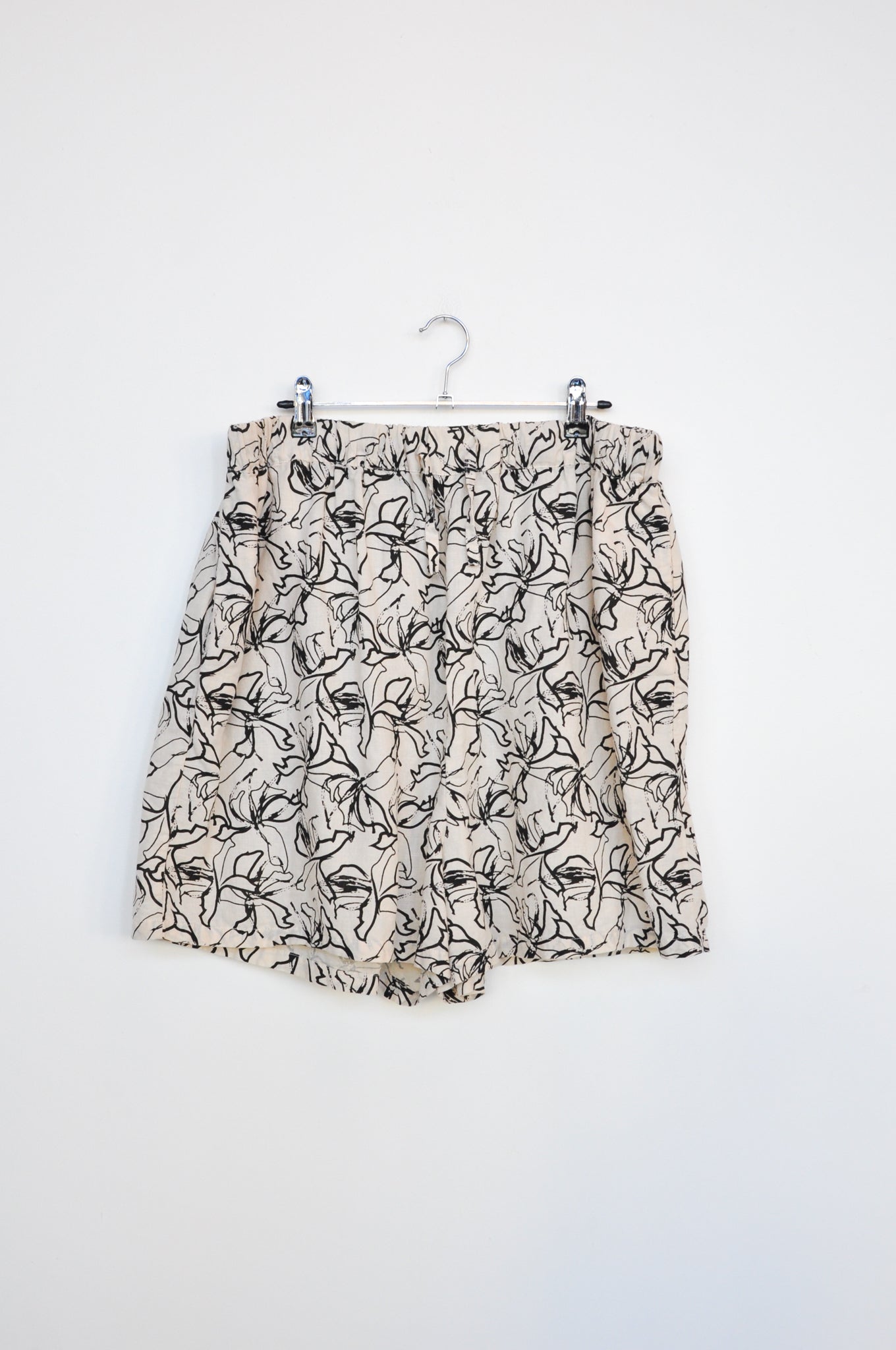 Miann & Co Linen Shorts - Cream / Black Floral