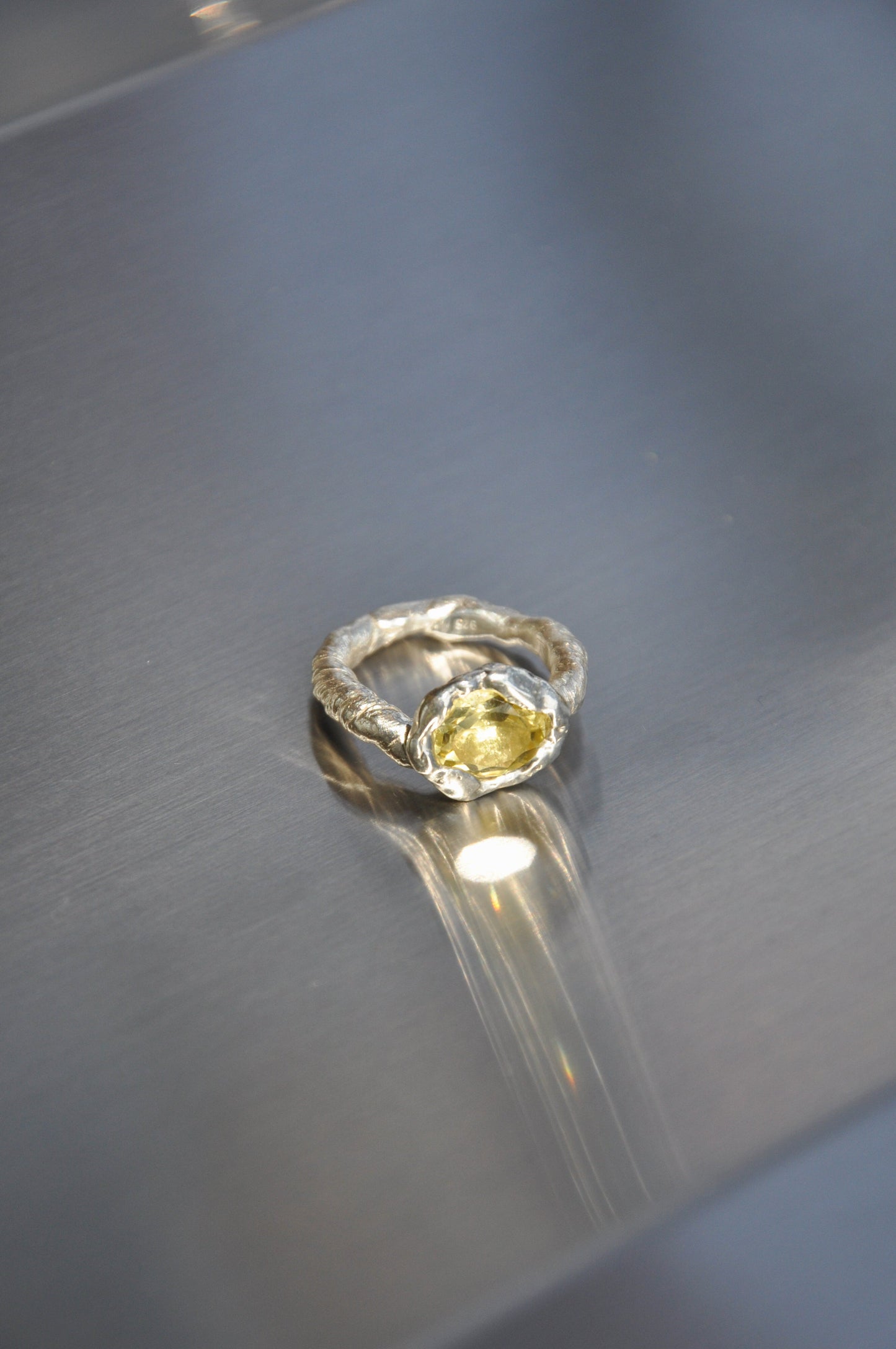 Lemon Quartz ring in Silver