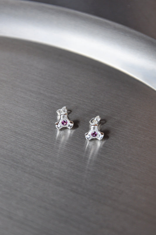 Knuckle Single Stud in Rhodonite Garnet