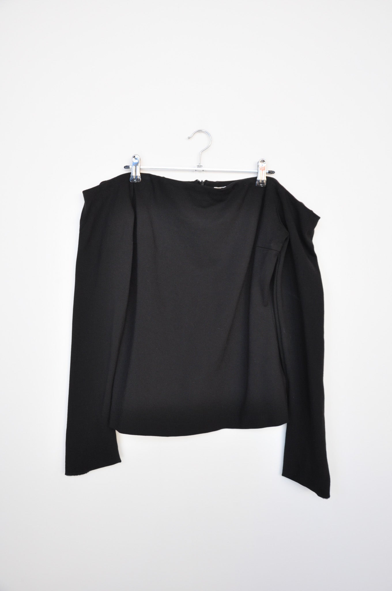 Harris Tapper Off-The-Shoulder Top - Black