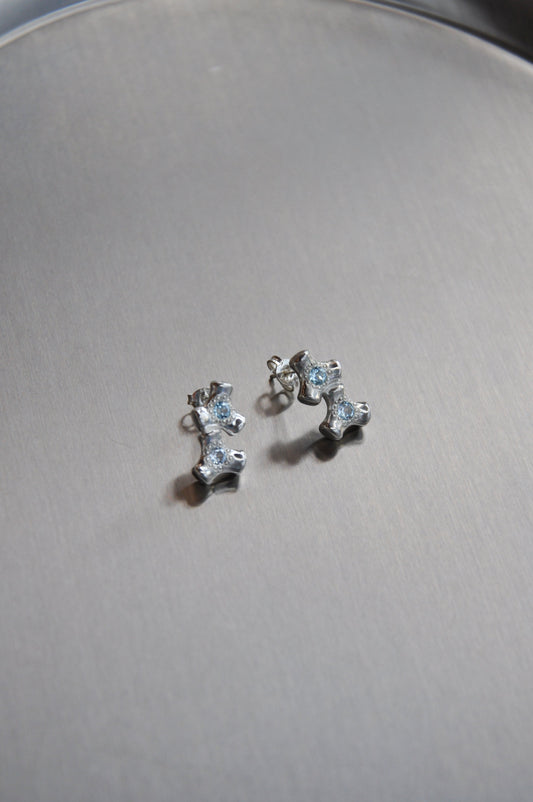 Double Knuckle Single Stud in Topaz