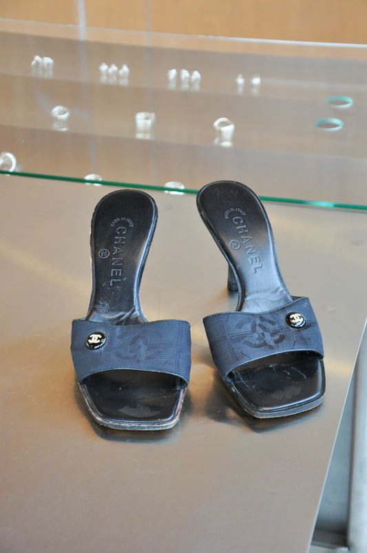 Chanel Heels - black