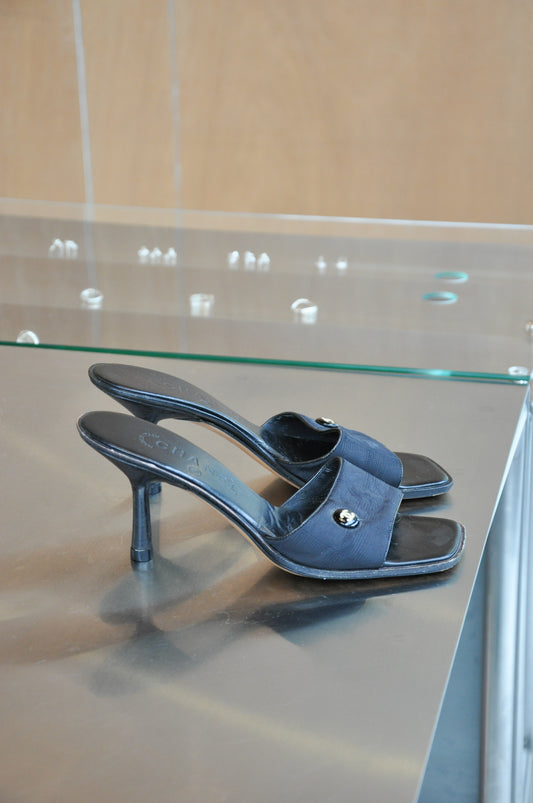 Chanel Heels - black