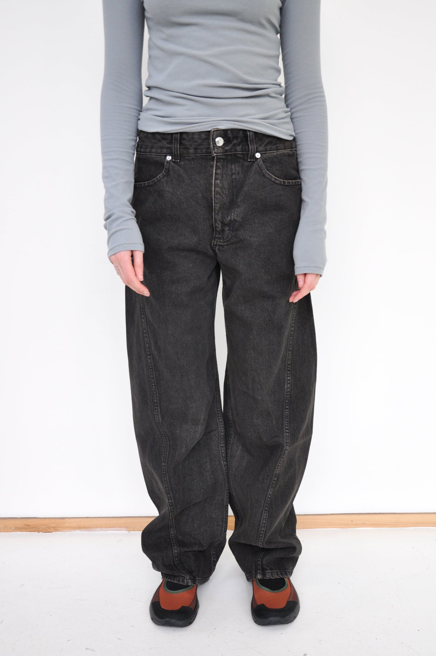 Bend Jean in Stone