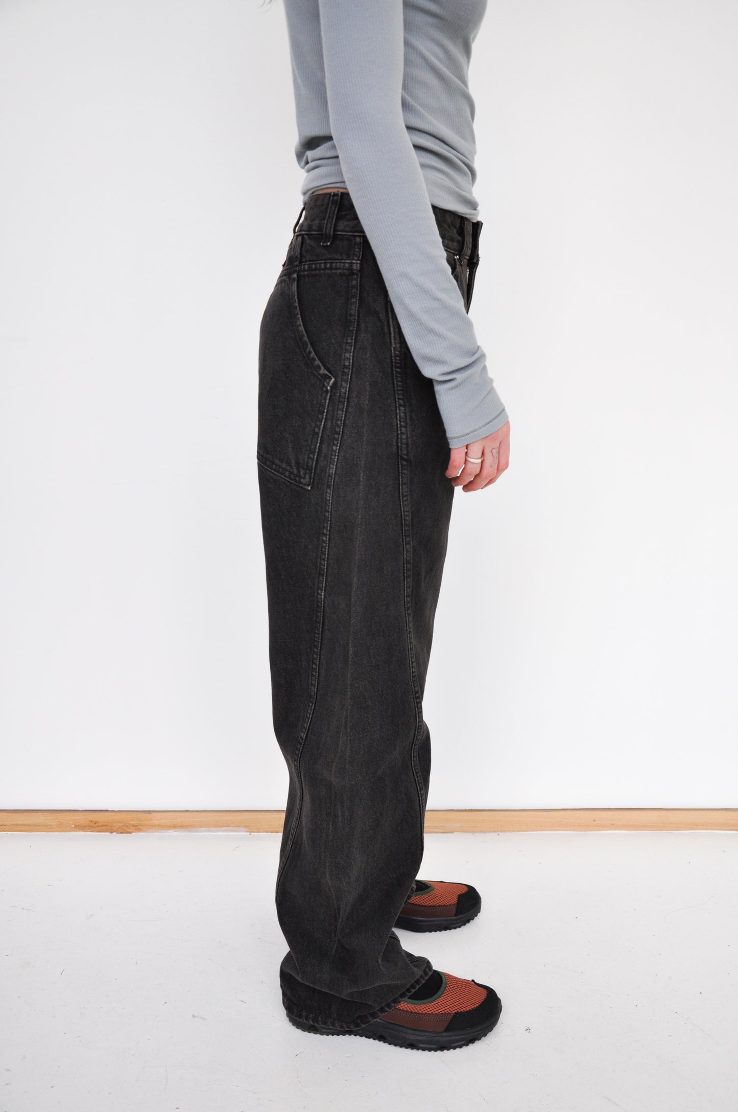 Bend Jean in Stone