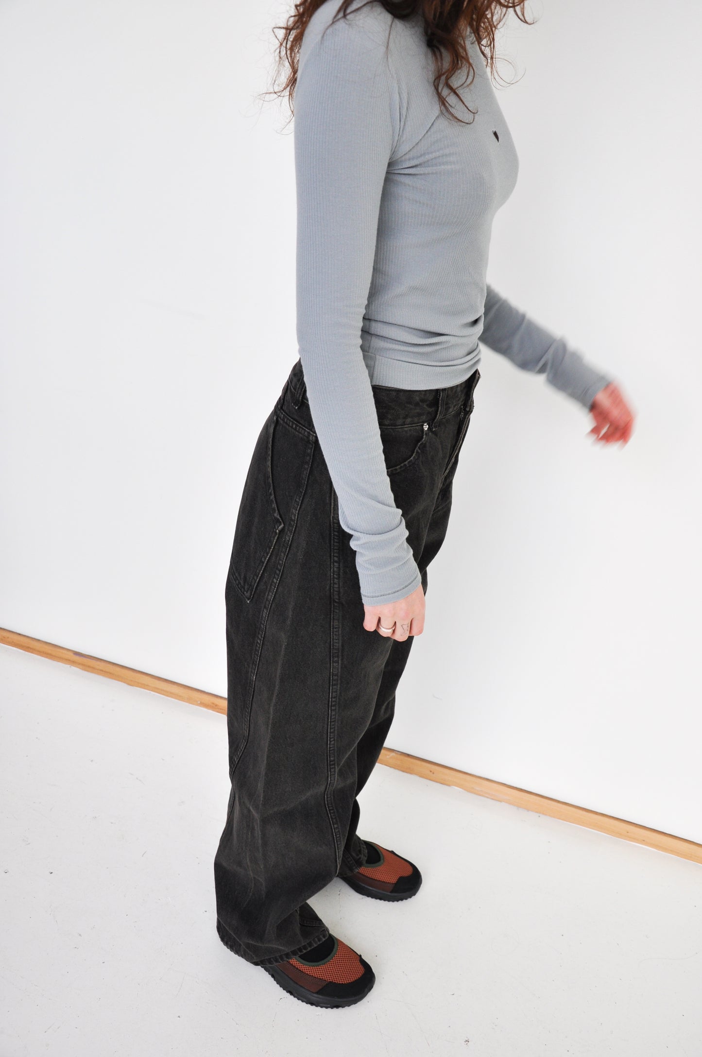 Bend Jean in Stone