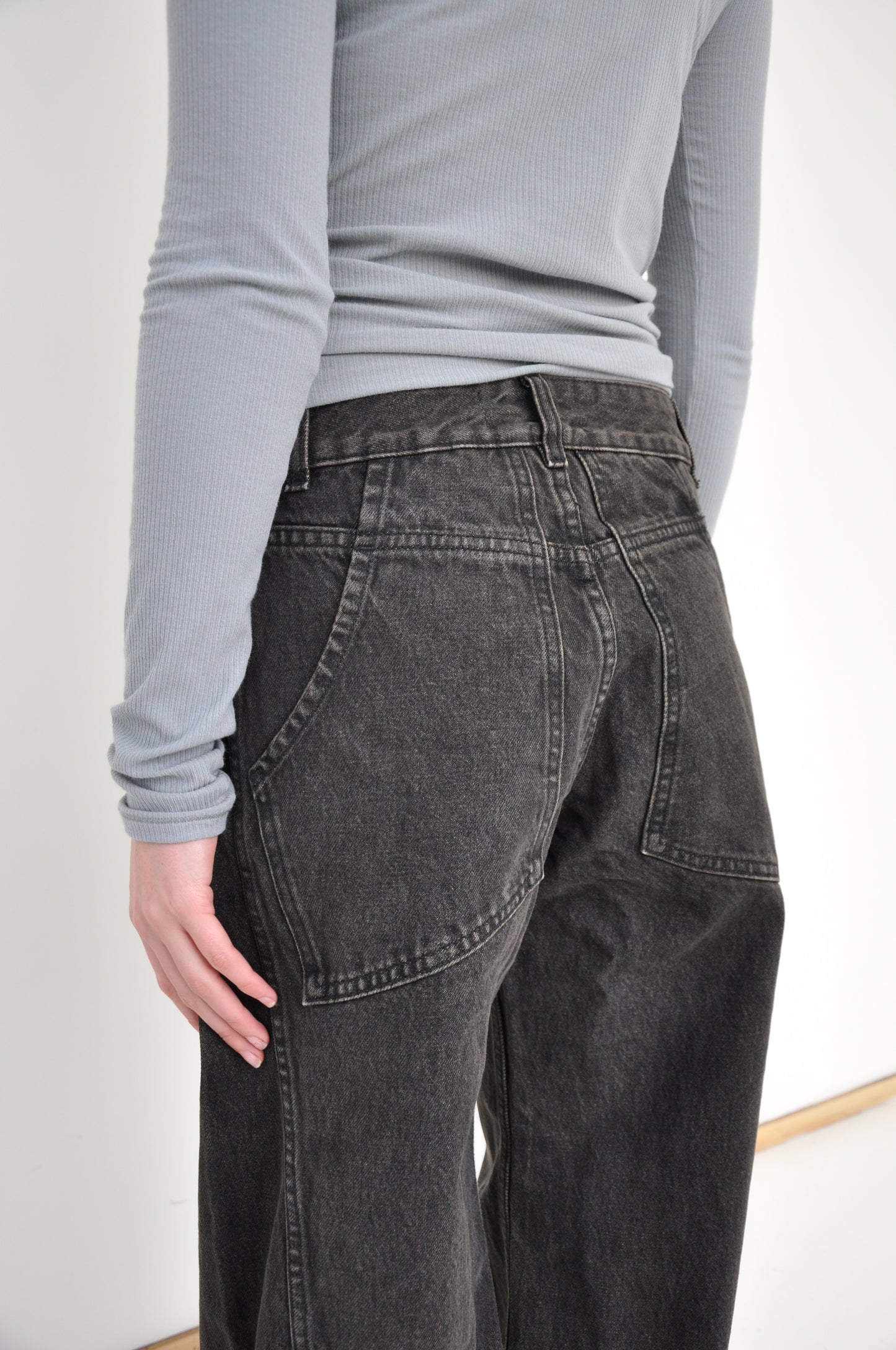 Bend Jean in Stone