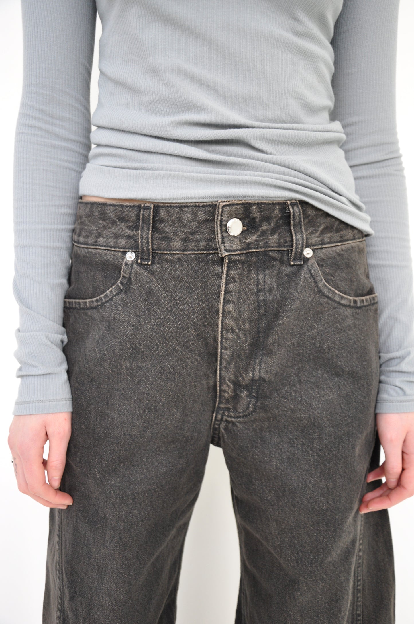 Bend Jean in Stone