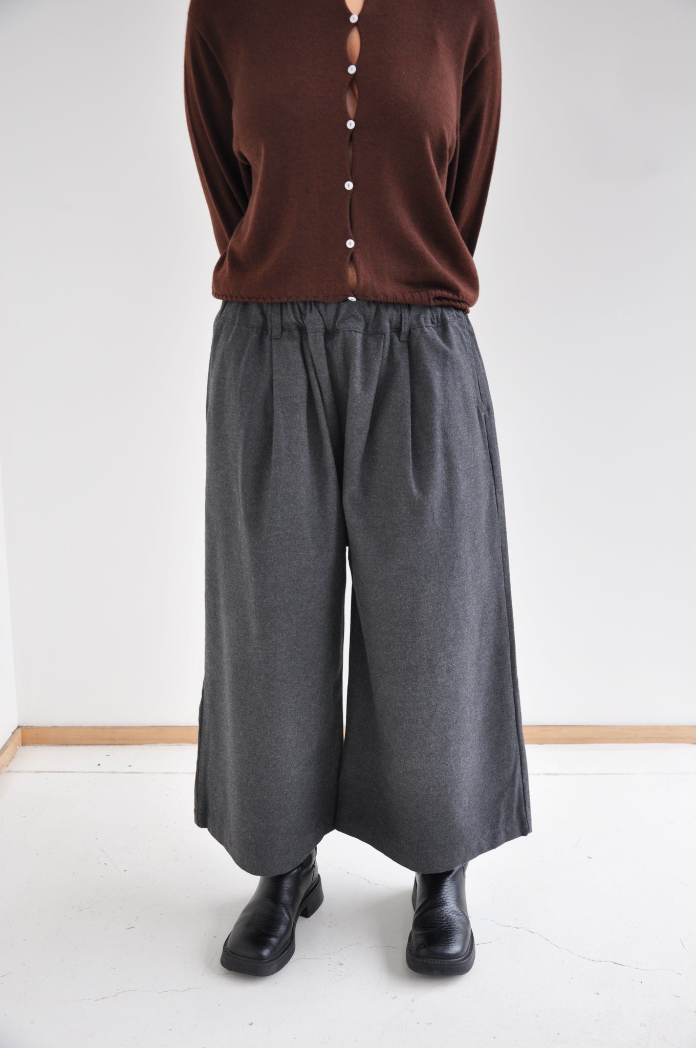 Smoky Quartz Shorts in Brushed Khaki