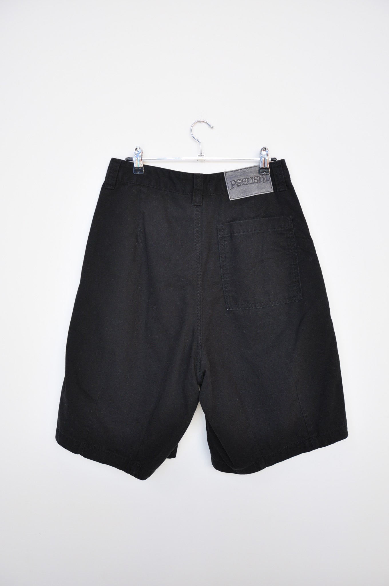 Pseushi Pleated Baloon Shorts - Black