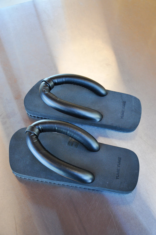 YUME YUME Black Suki Flip-Flops - black