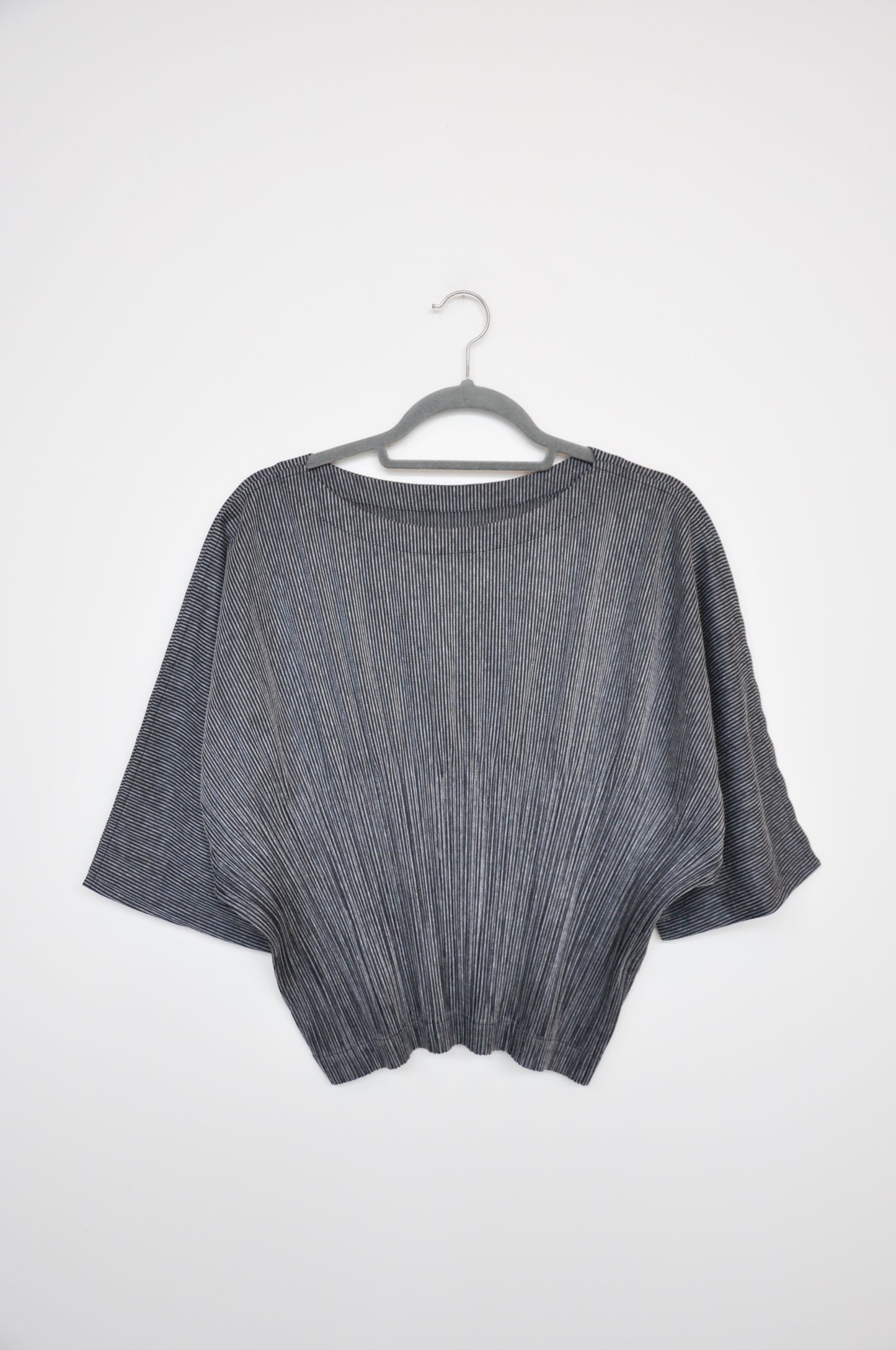 Pleats Please Top - black/white