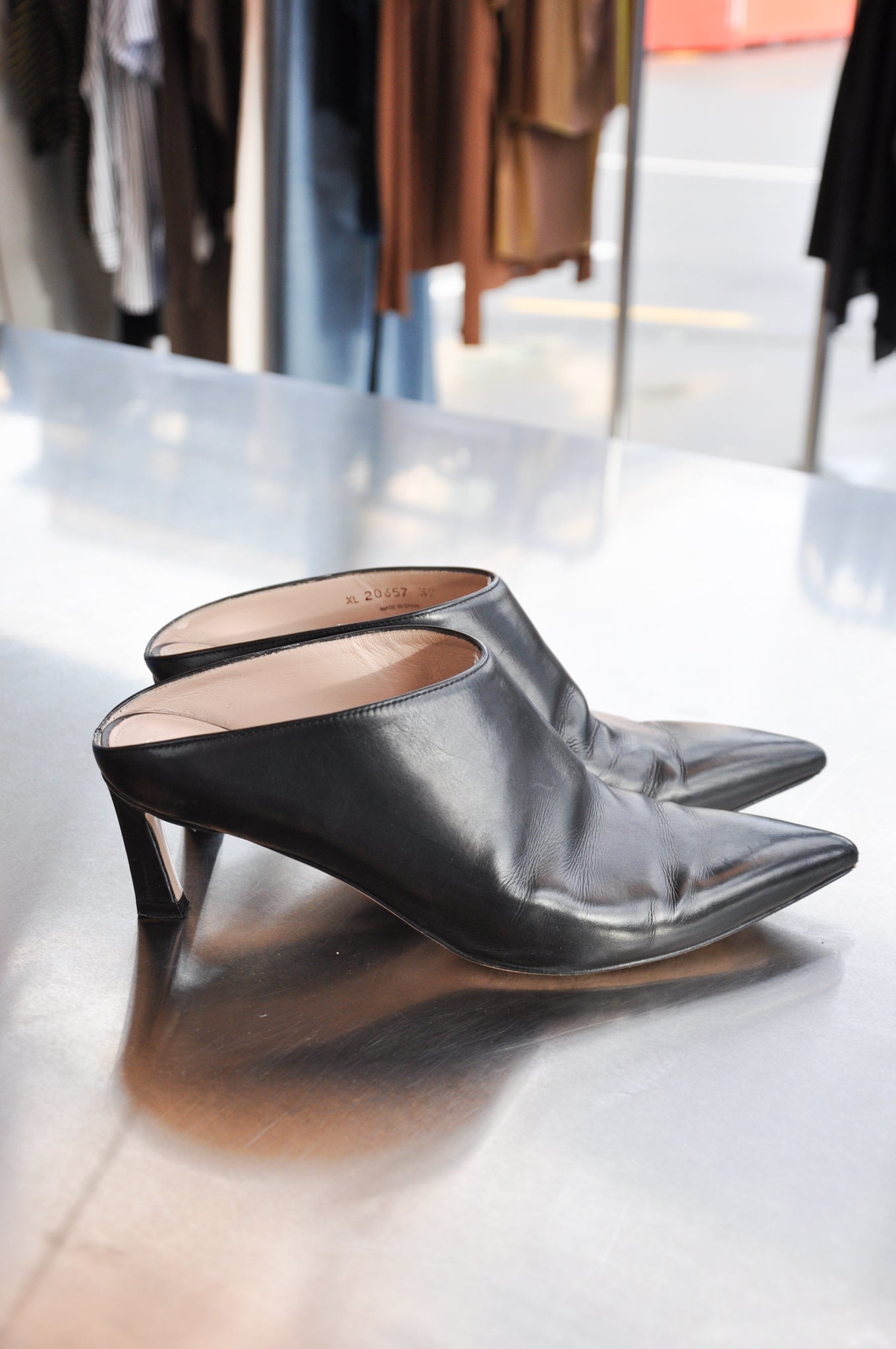 Stuart Weitzman Mira Mule - black