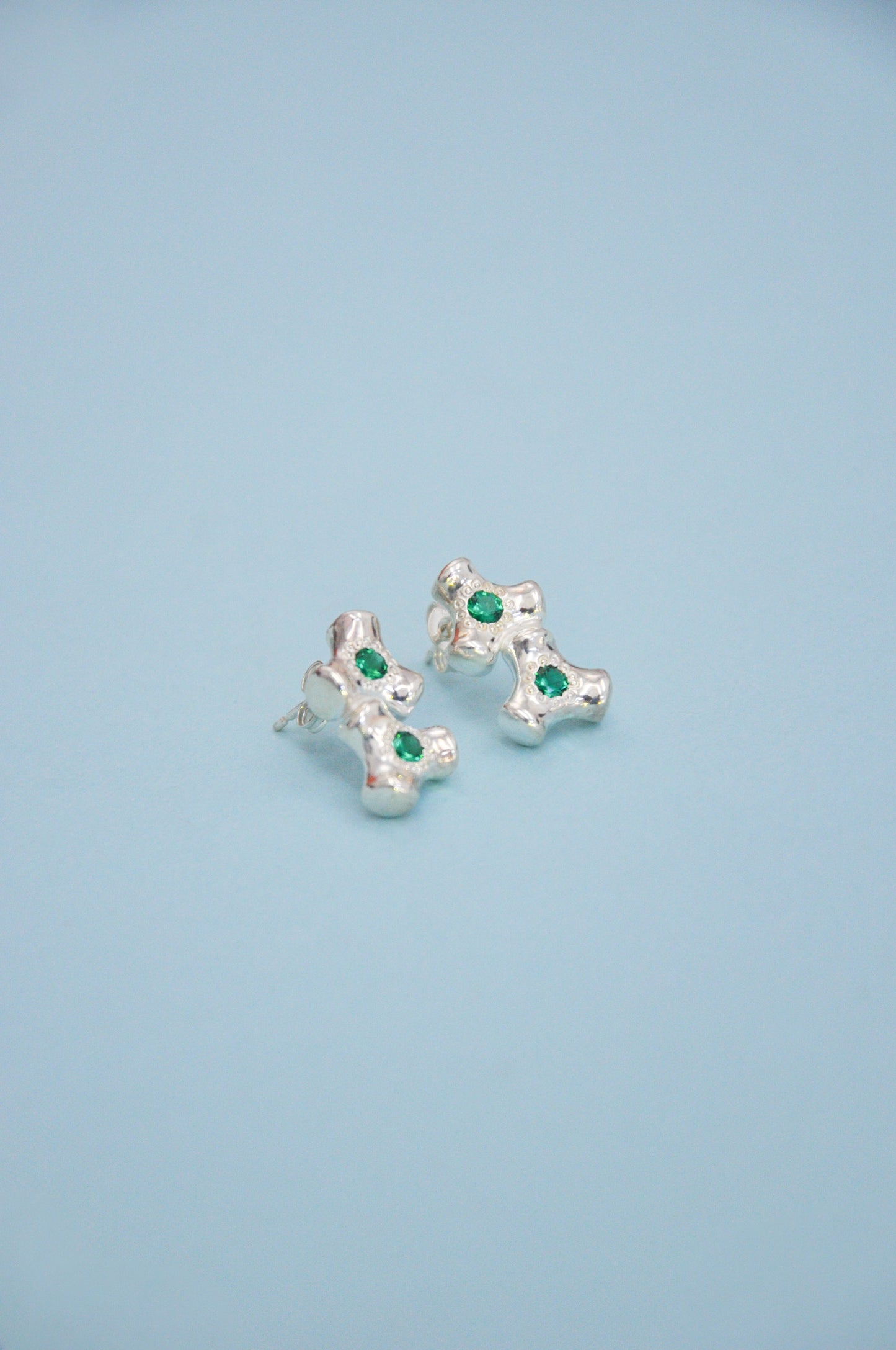 Double Knuckle Stud in Emerald