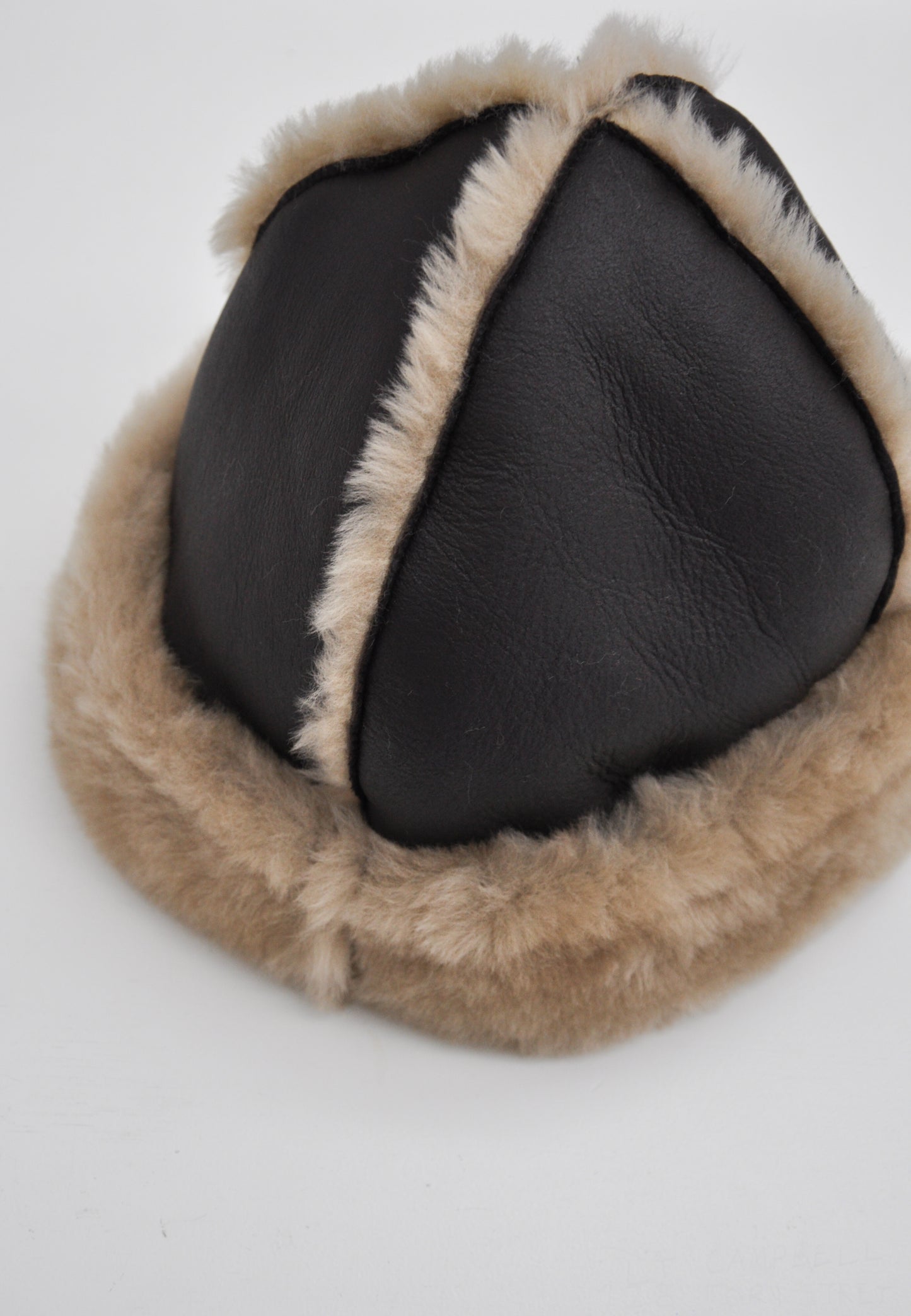 Sheepskin Seam Leather Hat in Chocolate & Tan